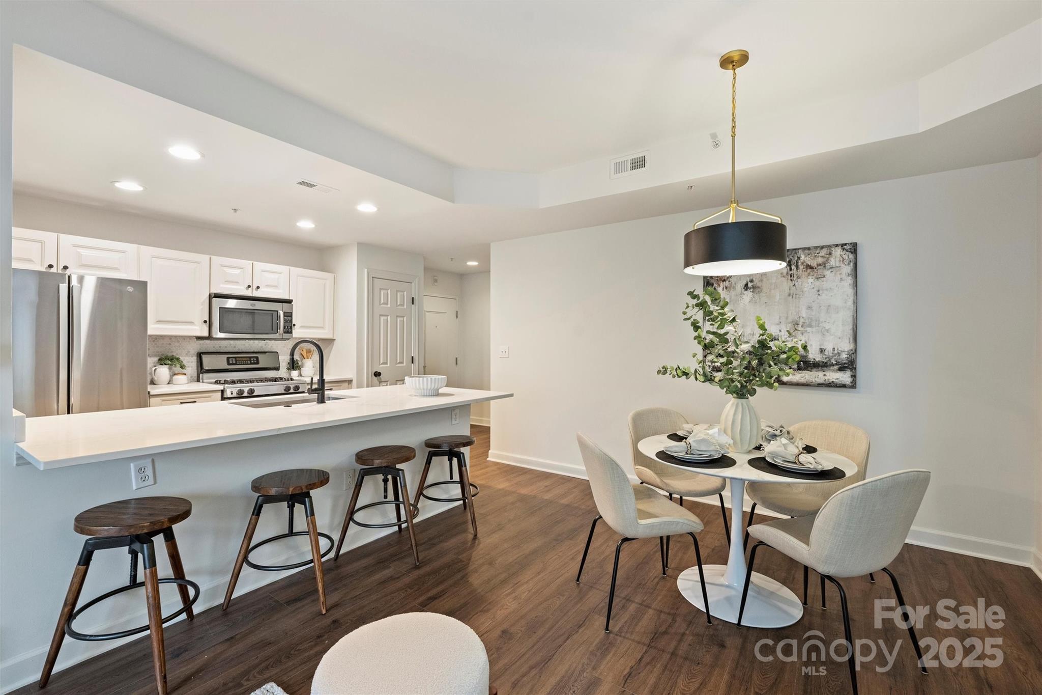 718 W Trade Street Unit: 307