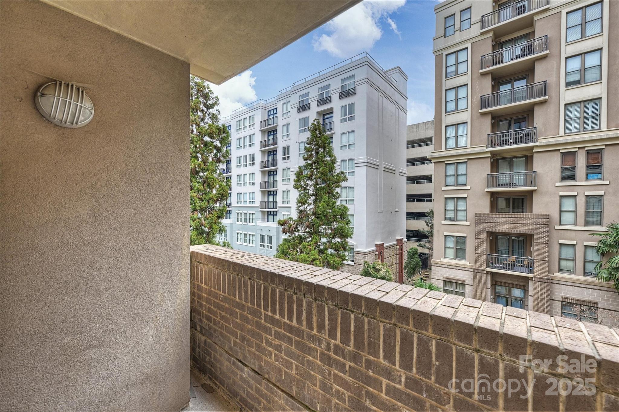 718 W Trade Street Unit: 307