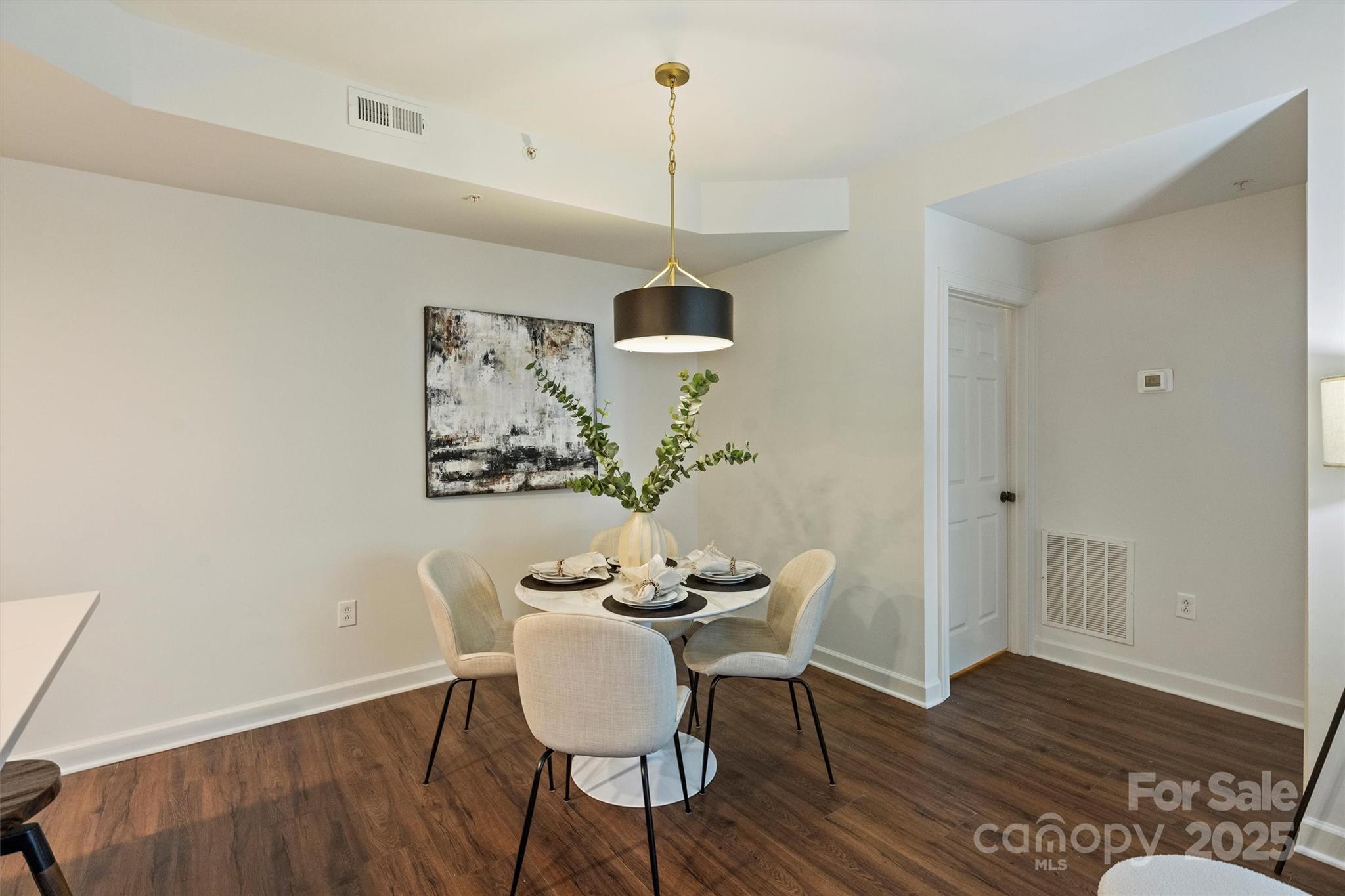 718 W Trade Street Unit: 307