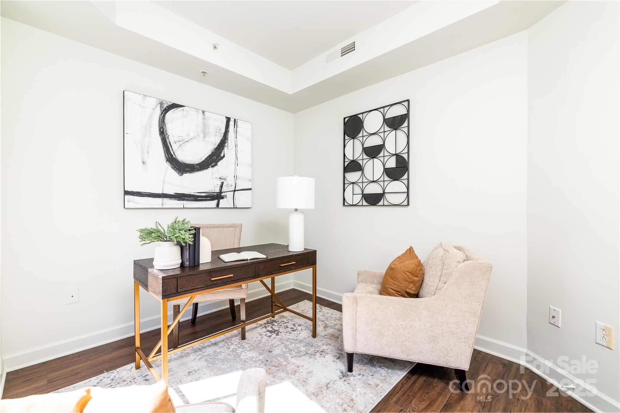 718 W Trade Street Unit: 307