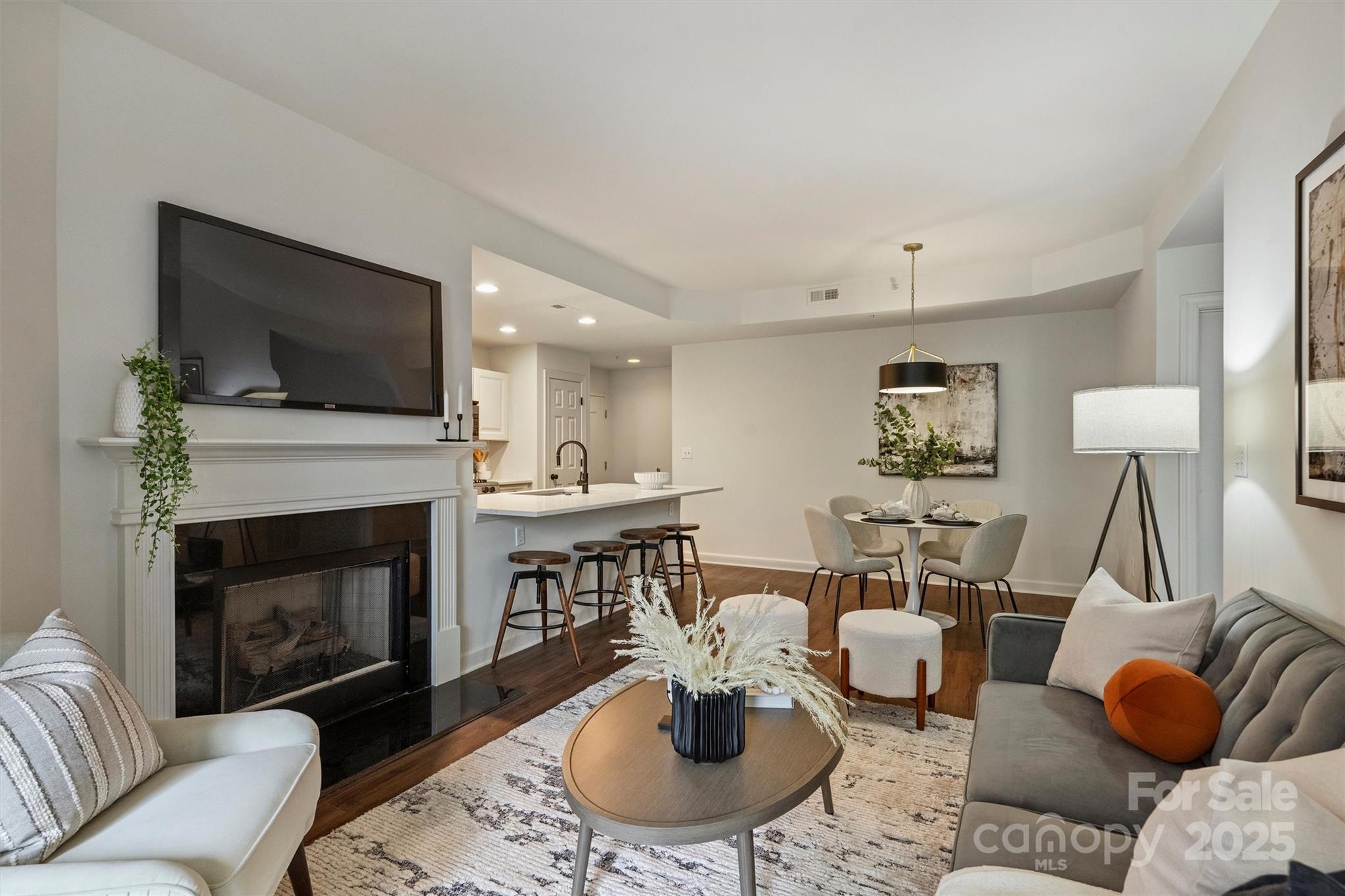 718 W Trade Street Unit: 307