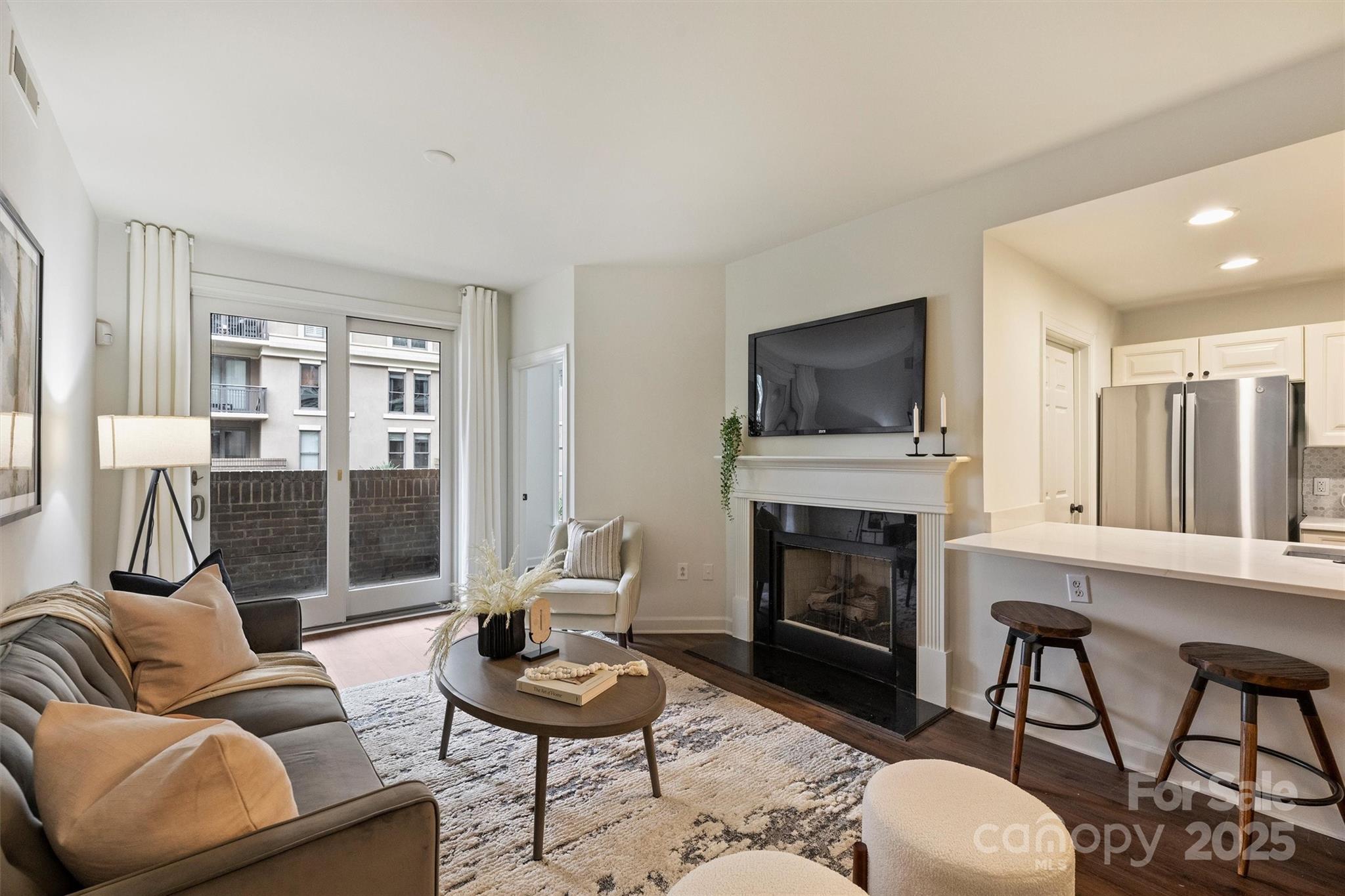 718 W Trade Street Unit: 307