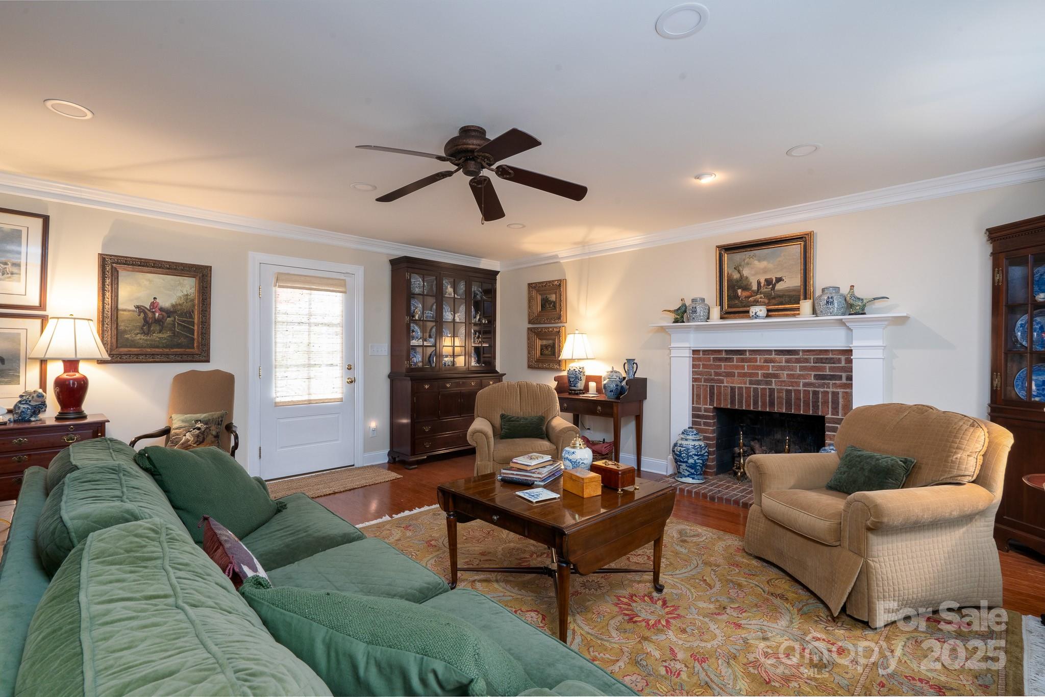 6307 Roanoke Drive Unit: 17