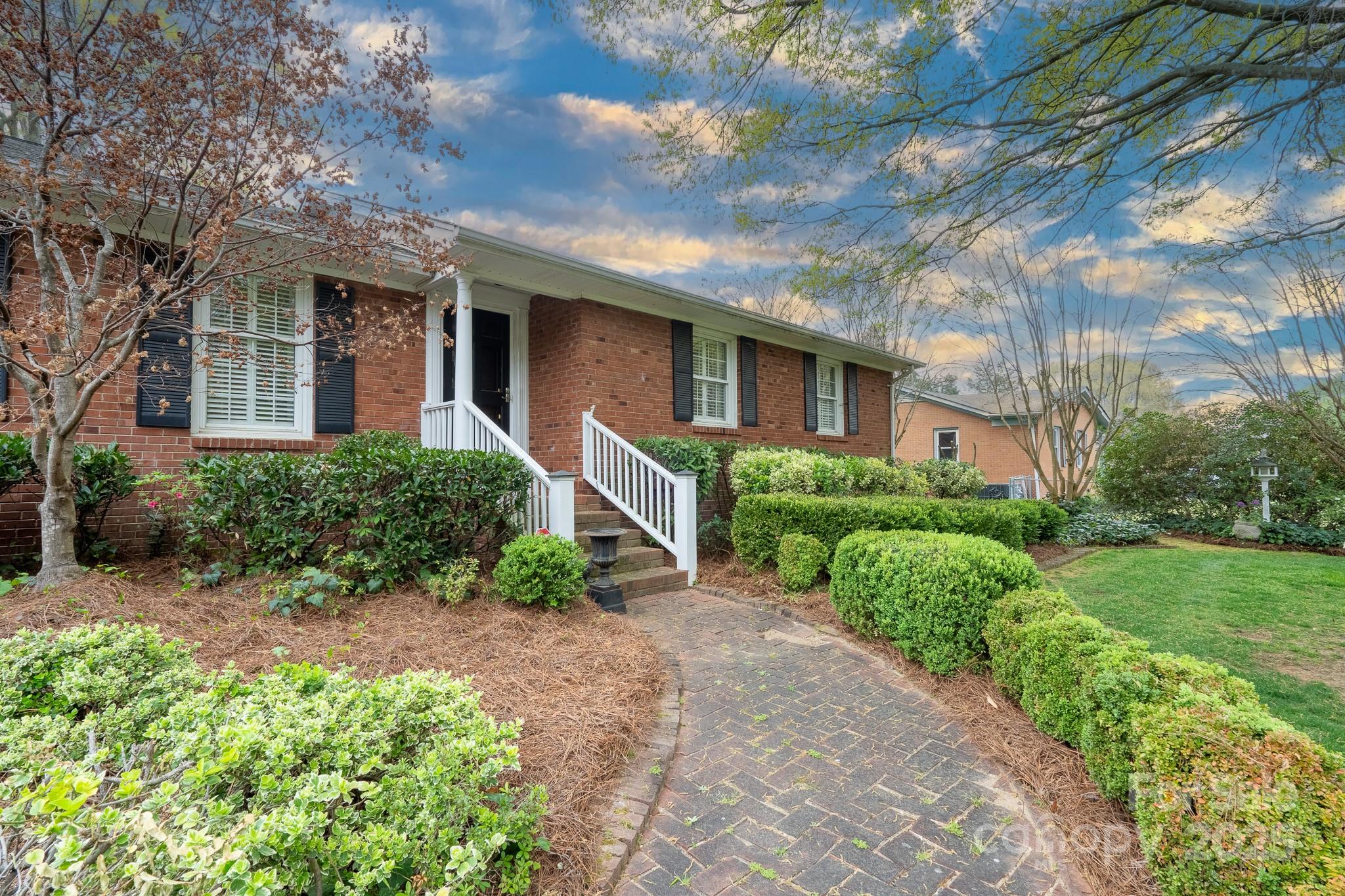 6307 Roanoke Drive Unit: 17