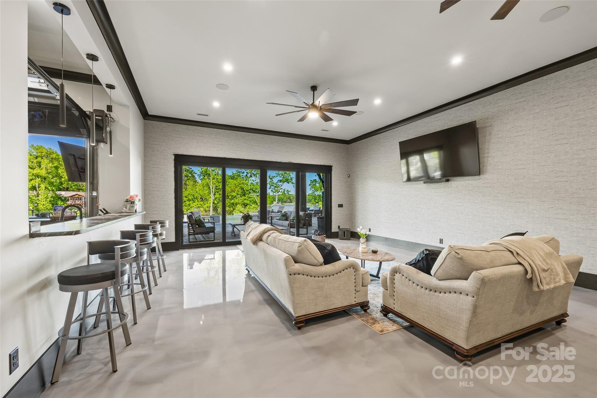 385 Squirrel Lane