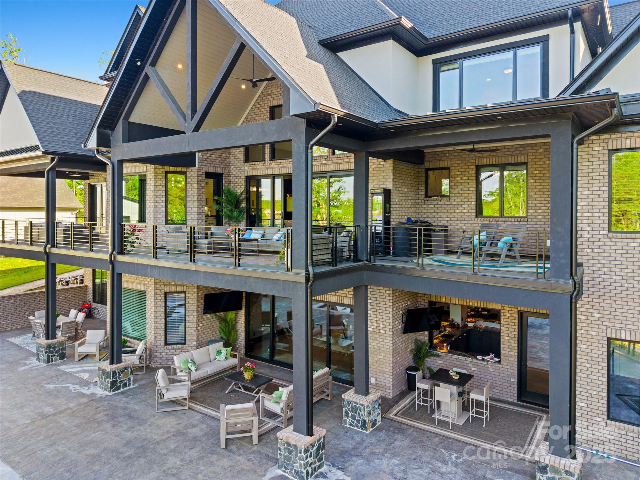 385 Squirrel Lane