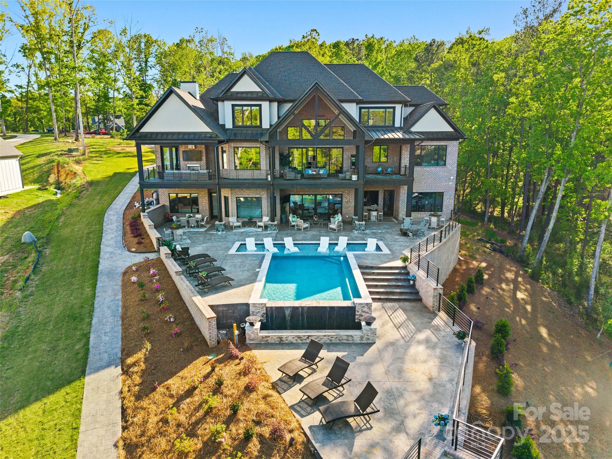 385 Squirrel Lane
