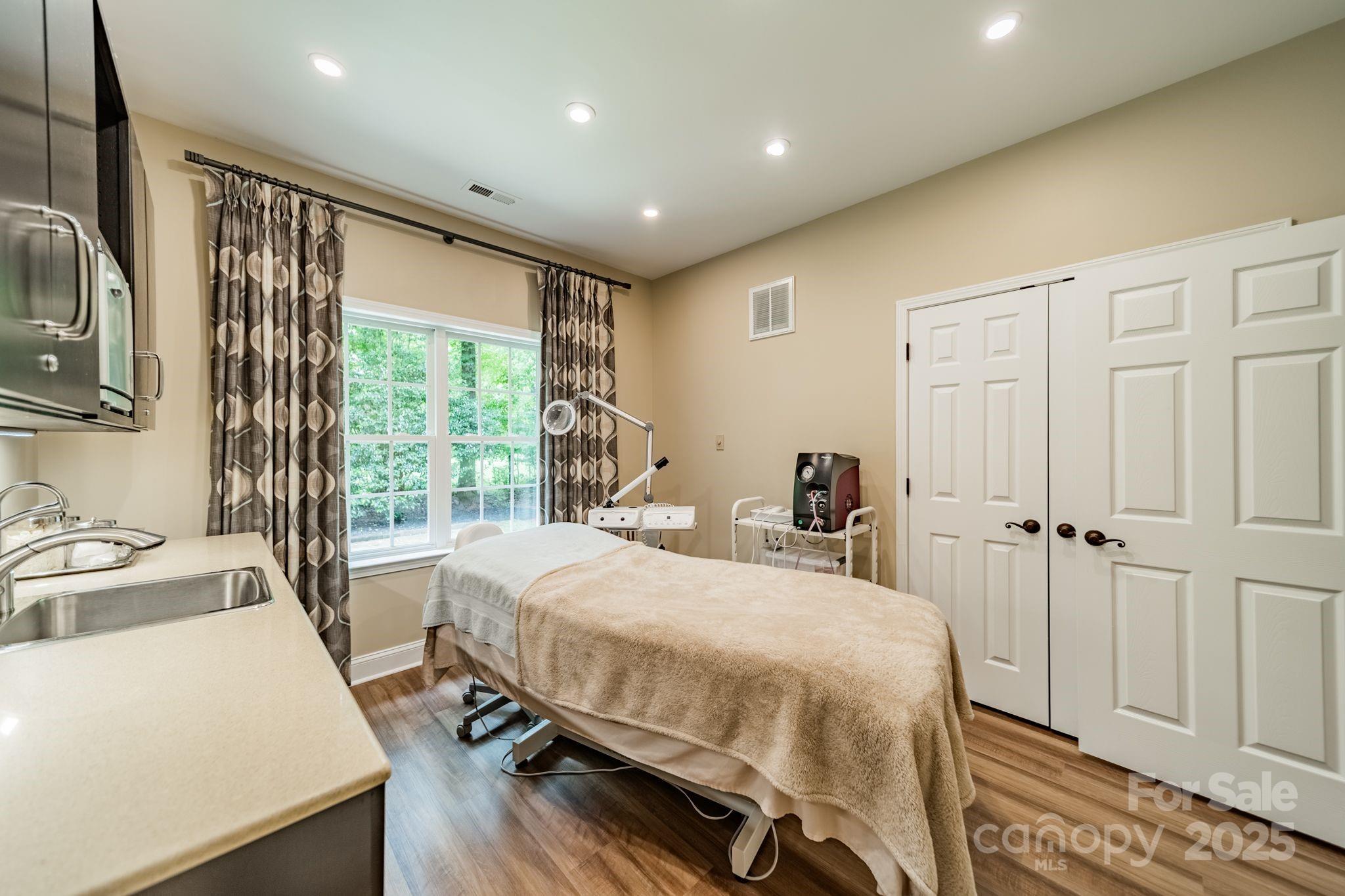 4033 Weddington Manor Court