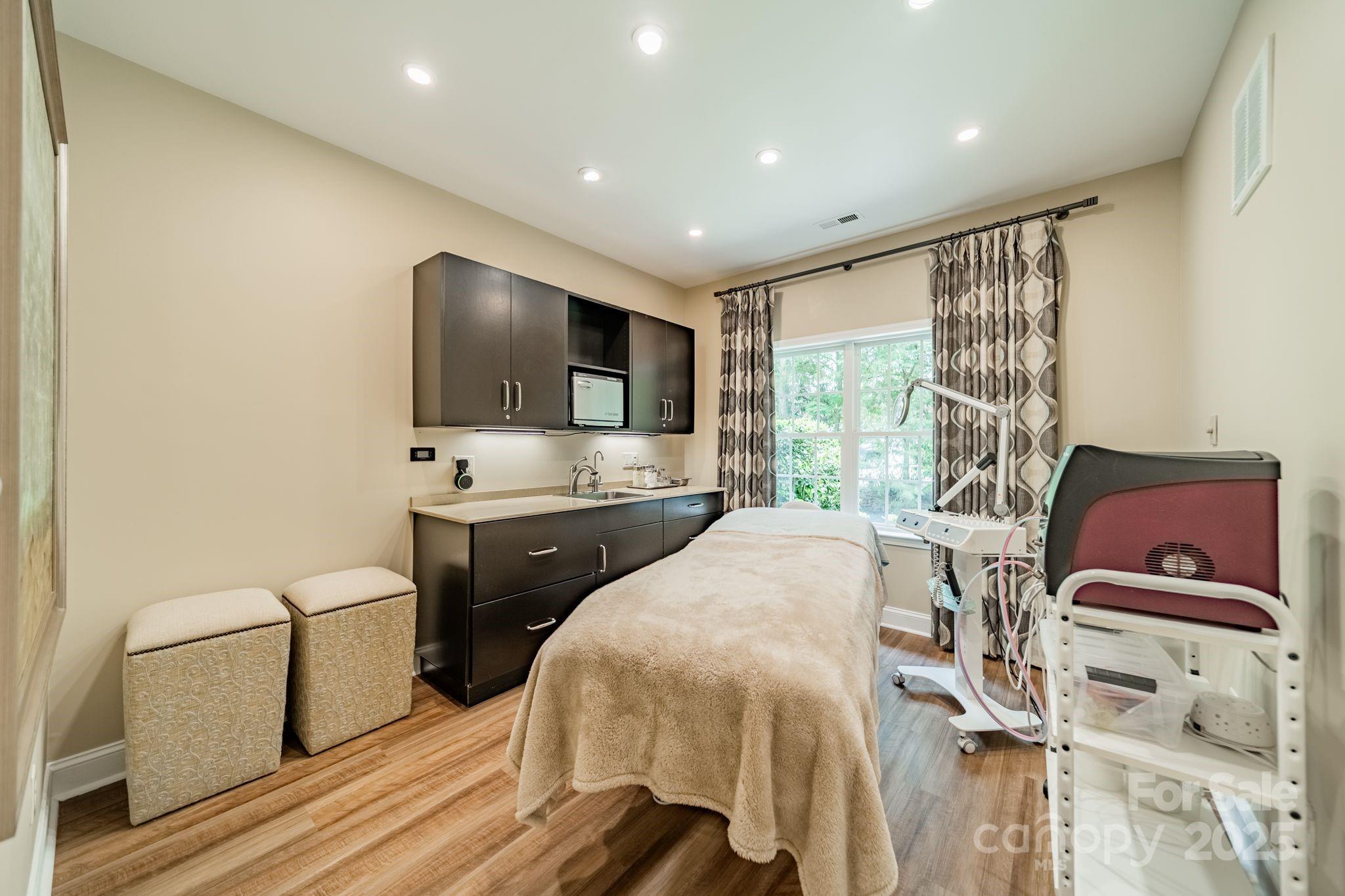 4033 Weddington Manor Court