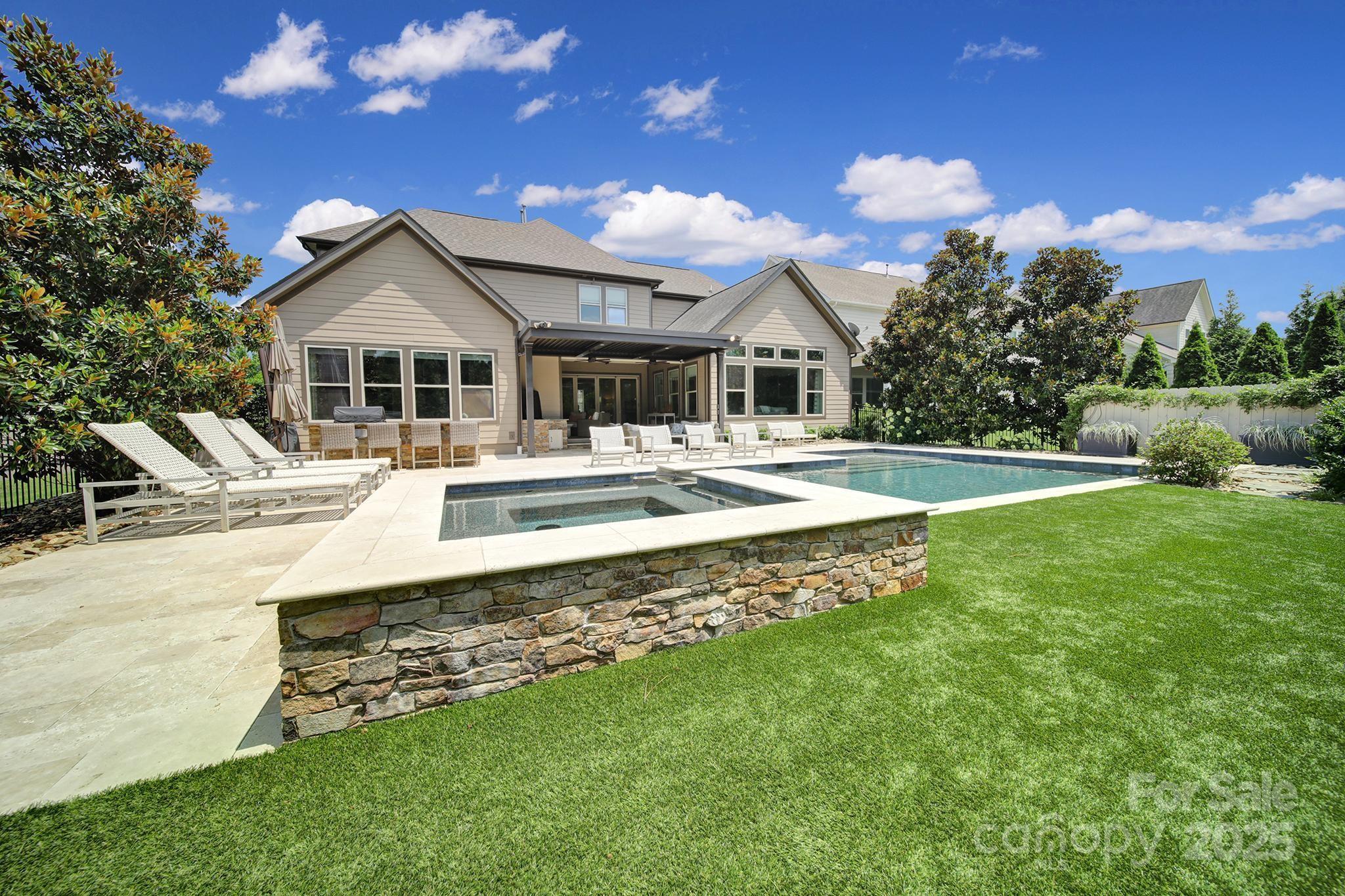 325 Newington Court