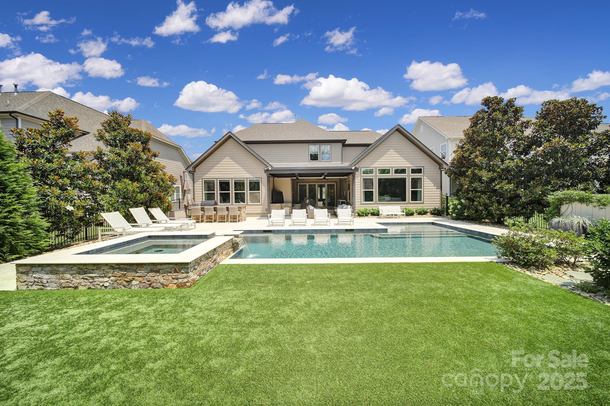 325 Newington Court