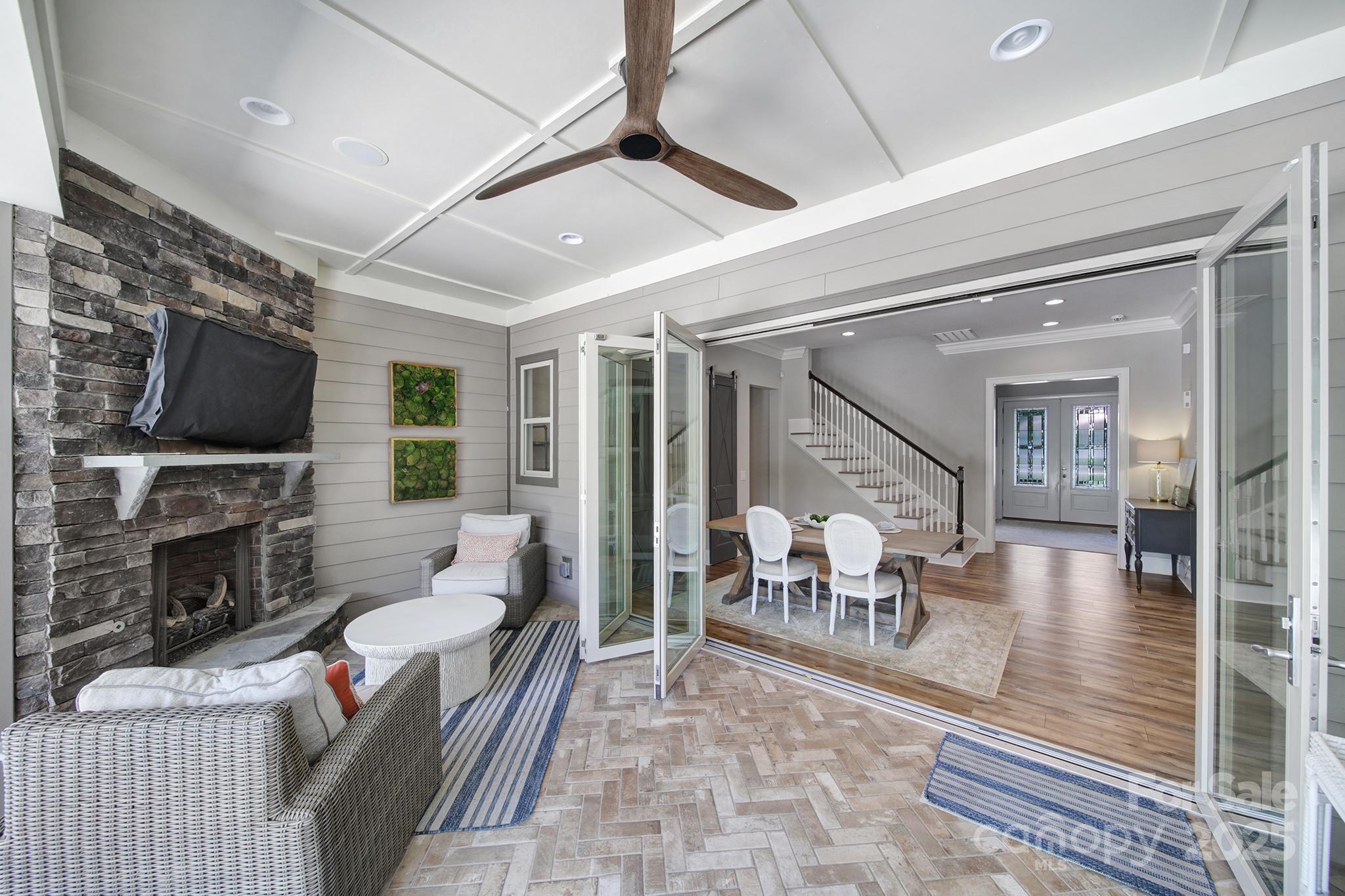 325 Newington Court