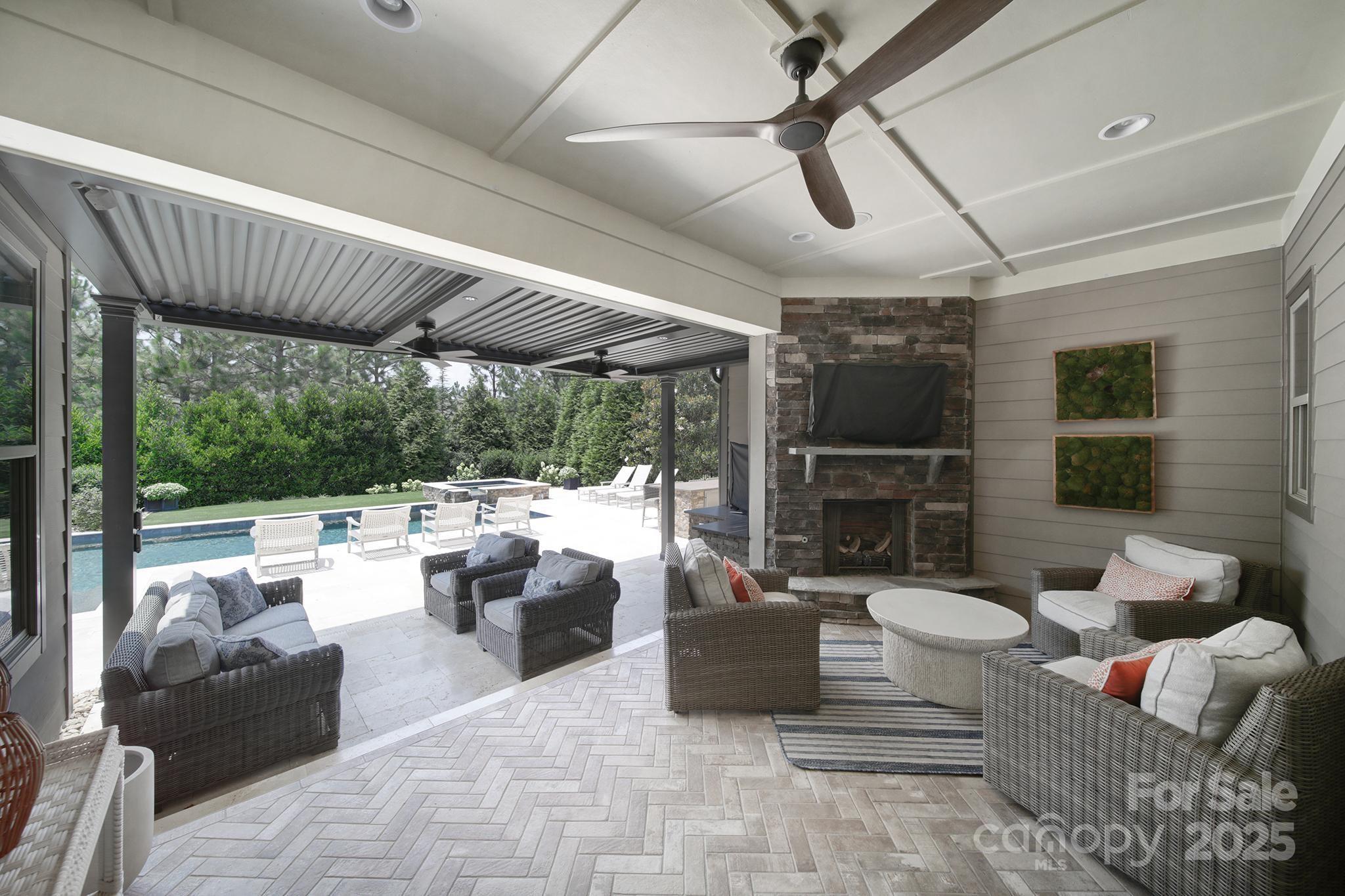 325 Newington Court