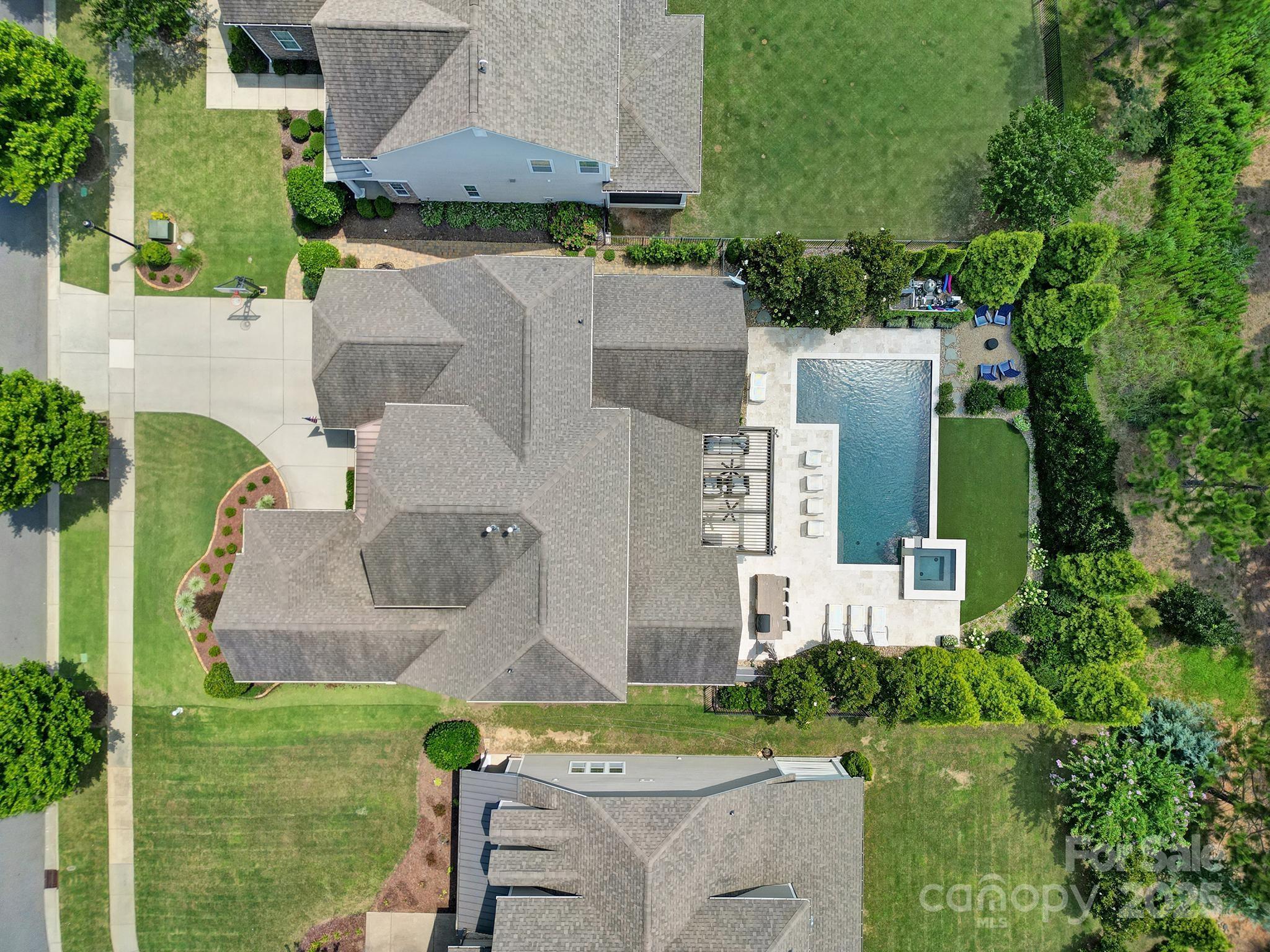 325 Newington Court