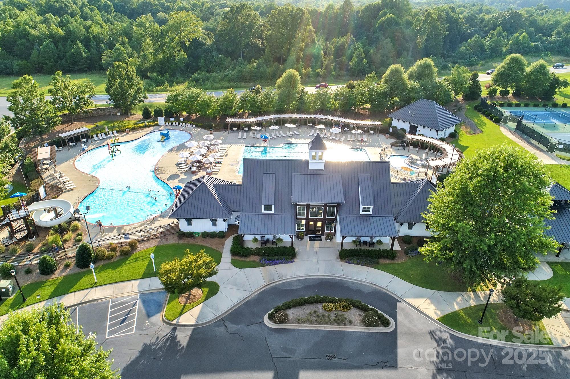 325 Newington Court