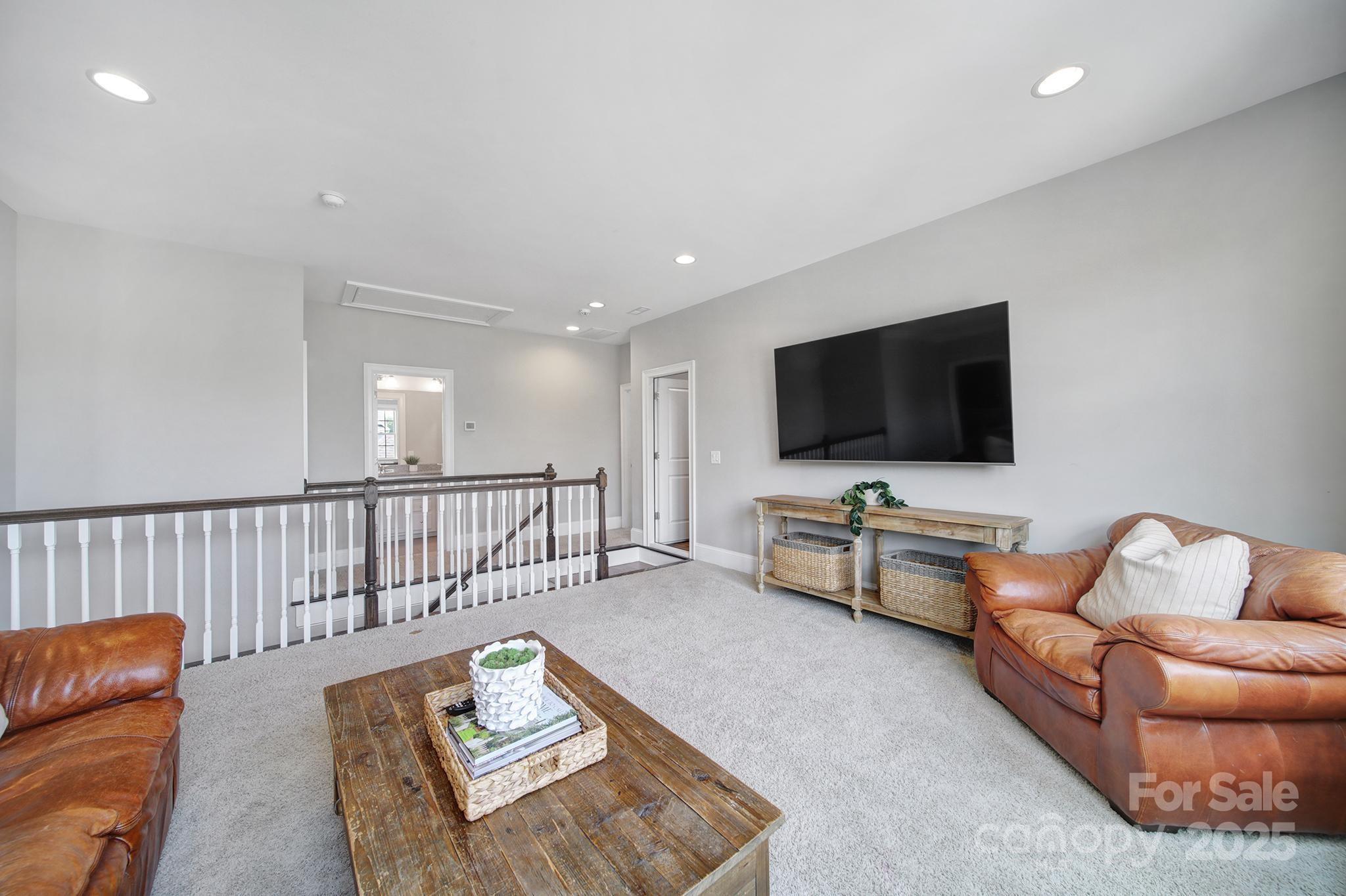 325 Newington Court
