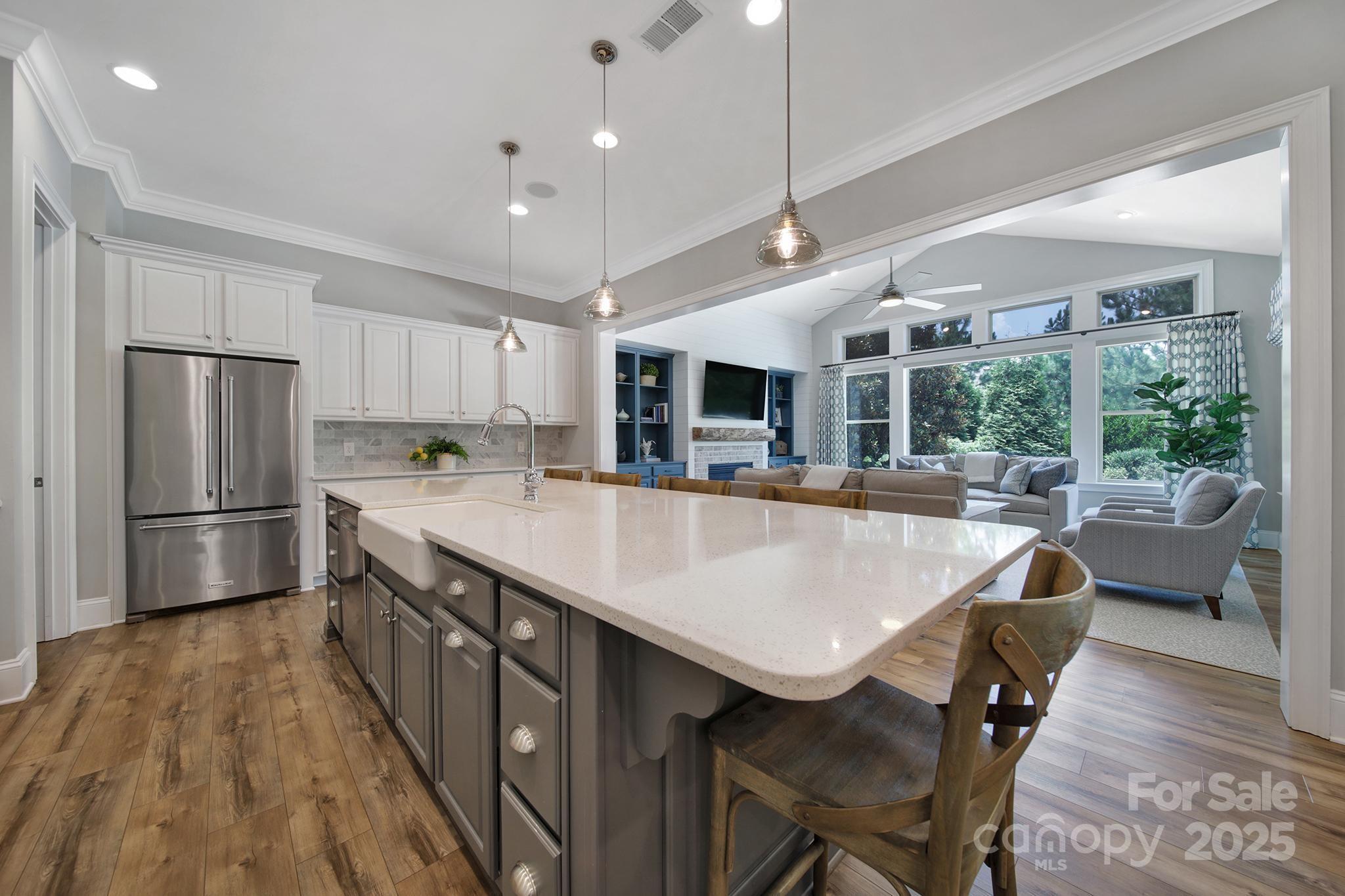325 Newington Court