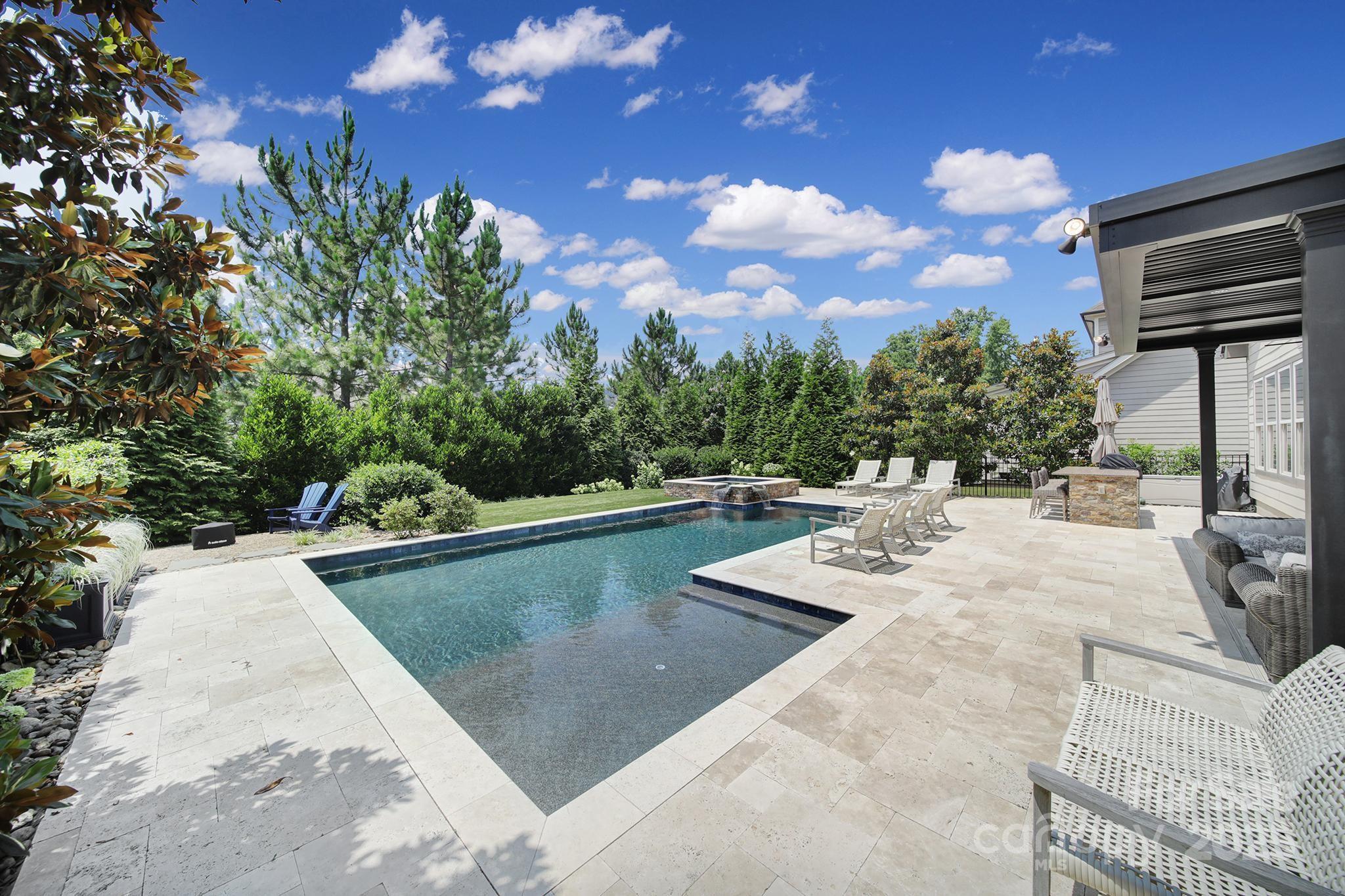 325 Newington Court