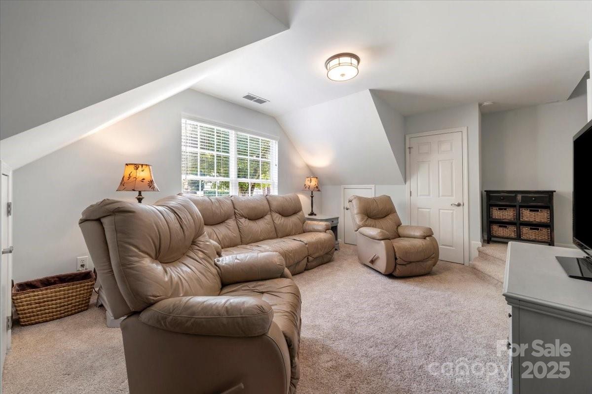 16101 Hollingbourne Road