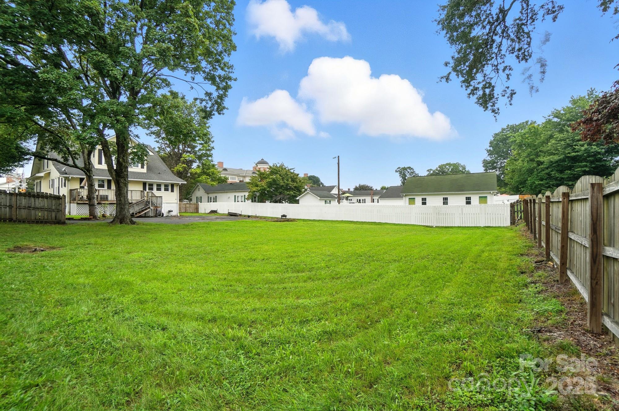 100 N Ridge Avenue N Unit: 100