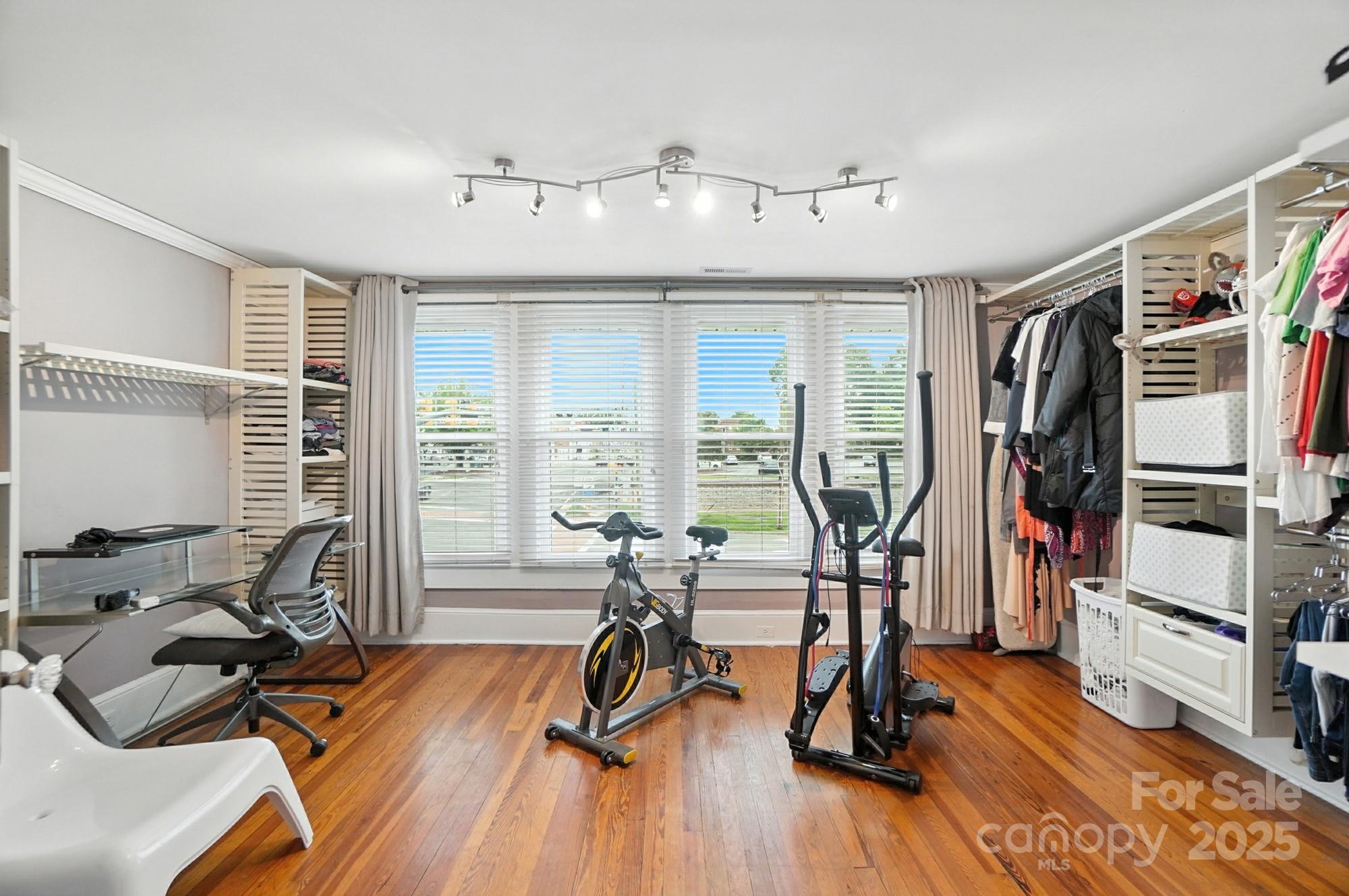 100 N Ridge Avenue N Unit: 100