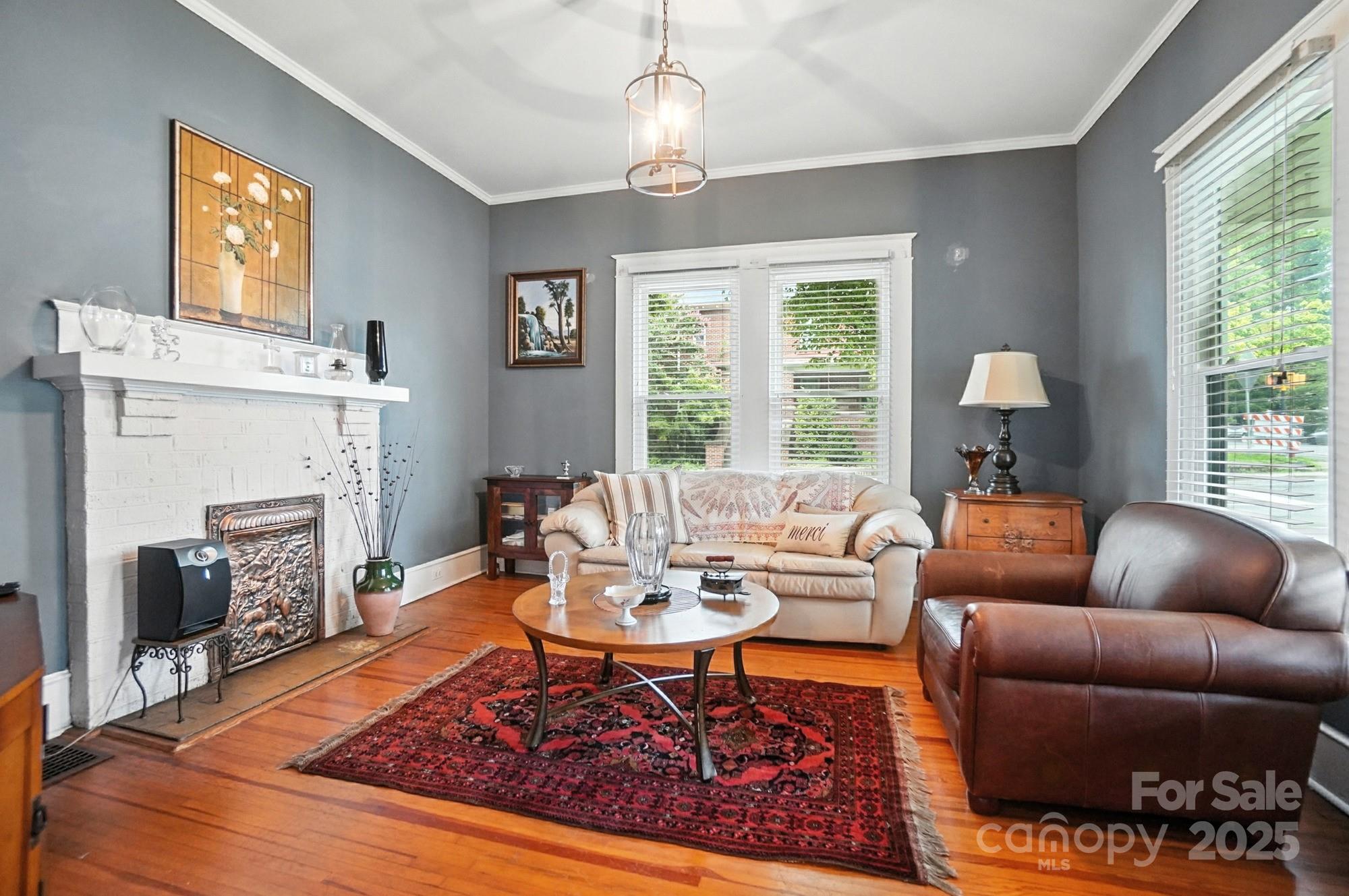 100 N Ridge Avenue N Unit: 100