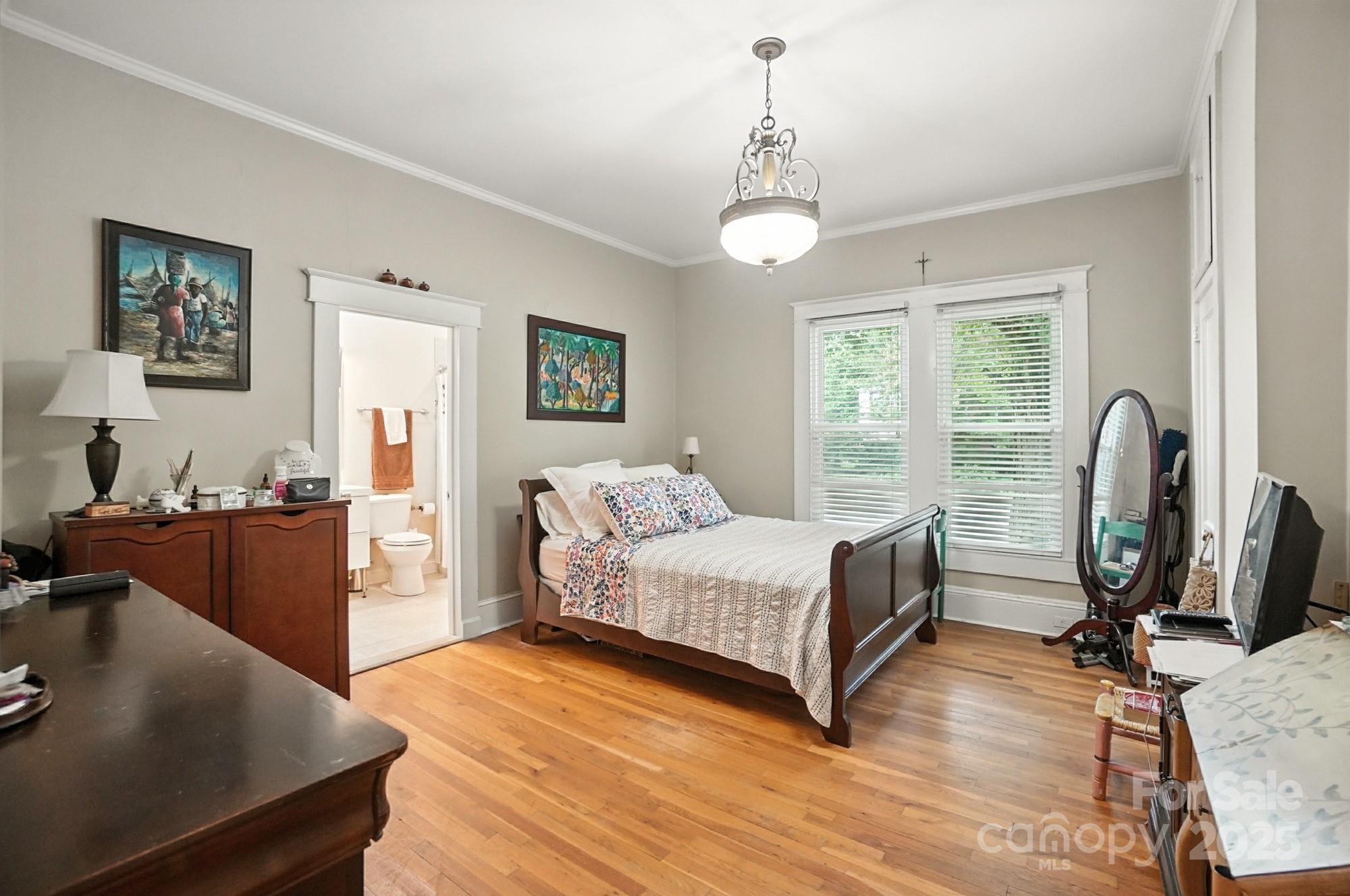 100 N Ridge Avenue N Unit: 100