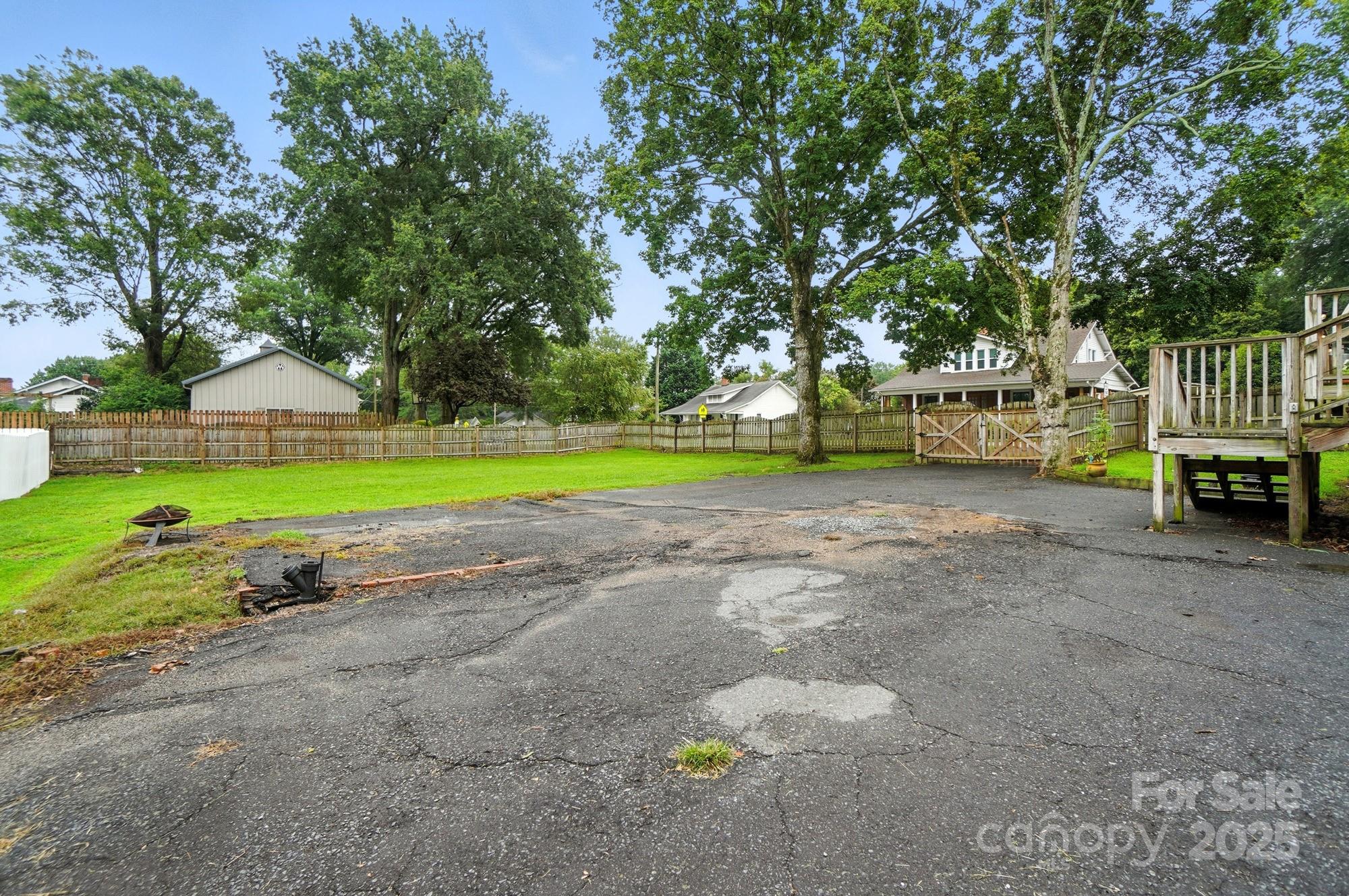 100 N Ridge Avenue N Unit: 100