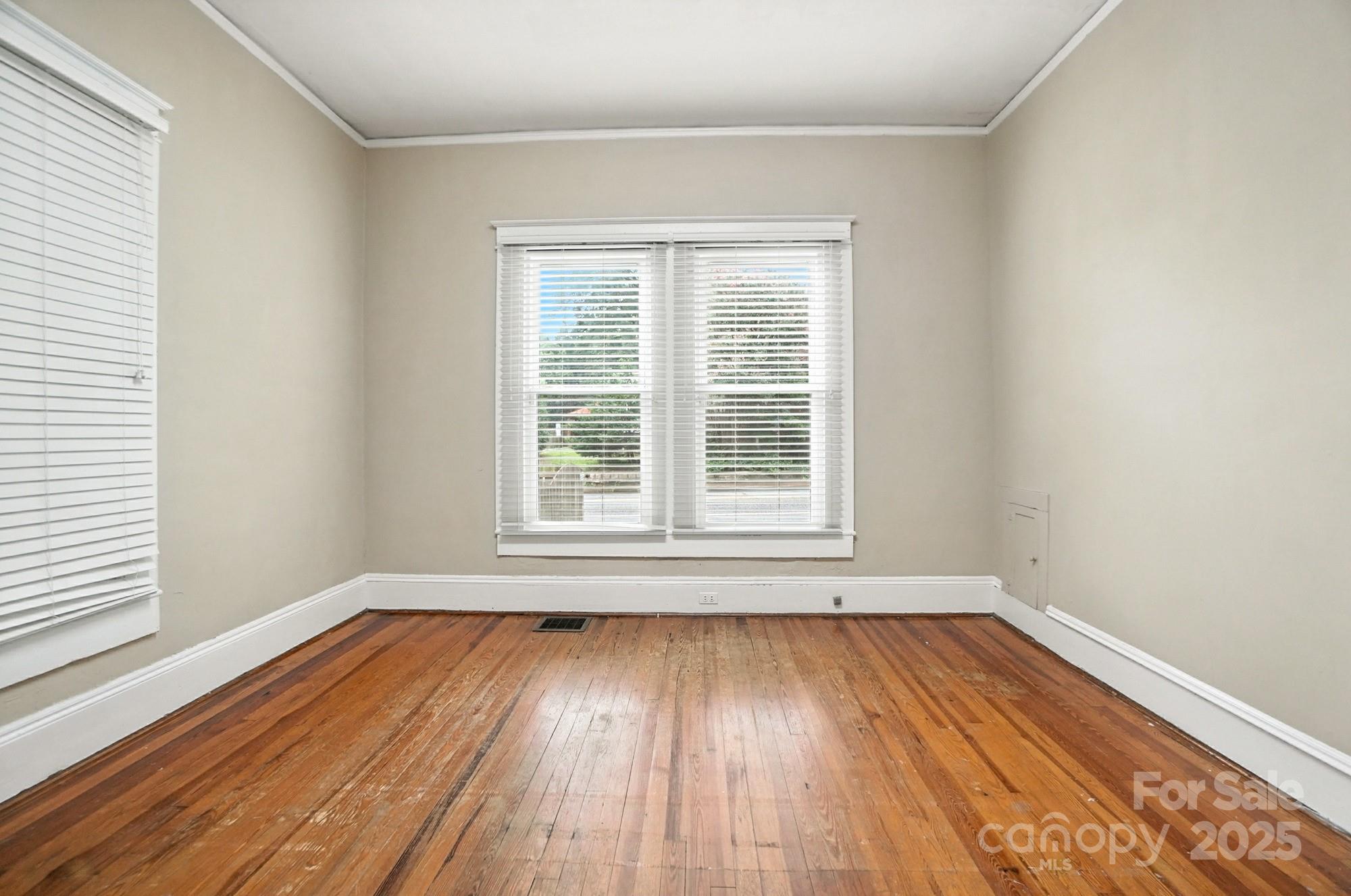 100 N Ridge Avenue N Unit: 100