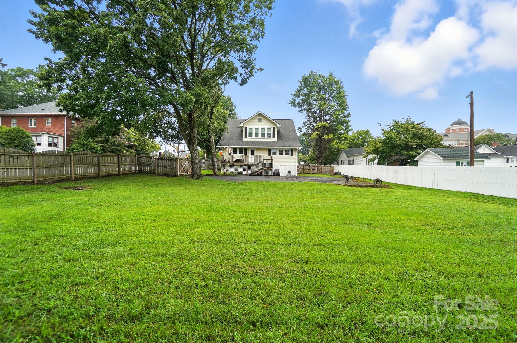 100 N Ridge Avenue N Unit: 100