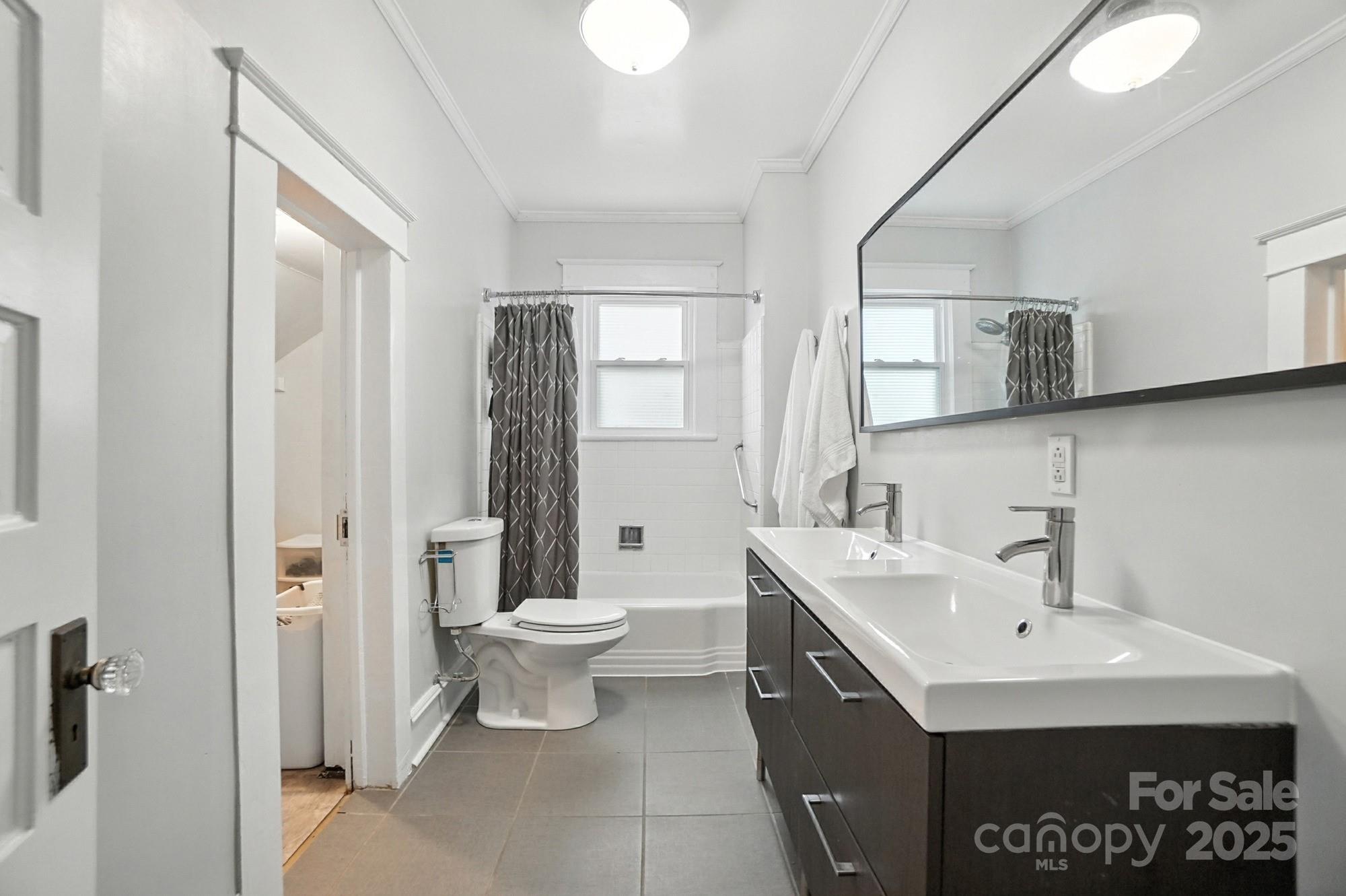 100 N Ridge Avenue N Unit: 100