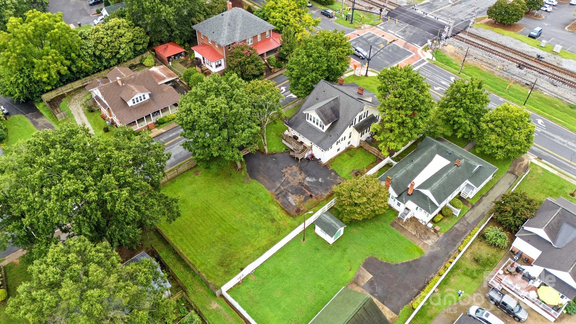 100 N Ridge Avenue N Unit: 100