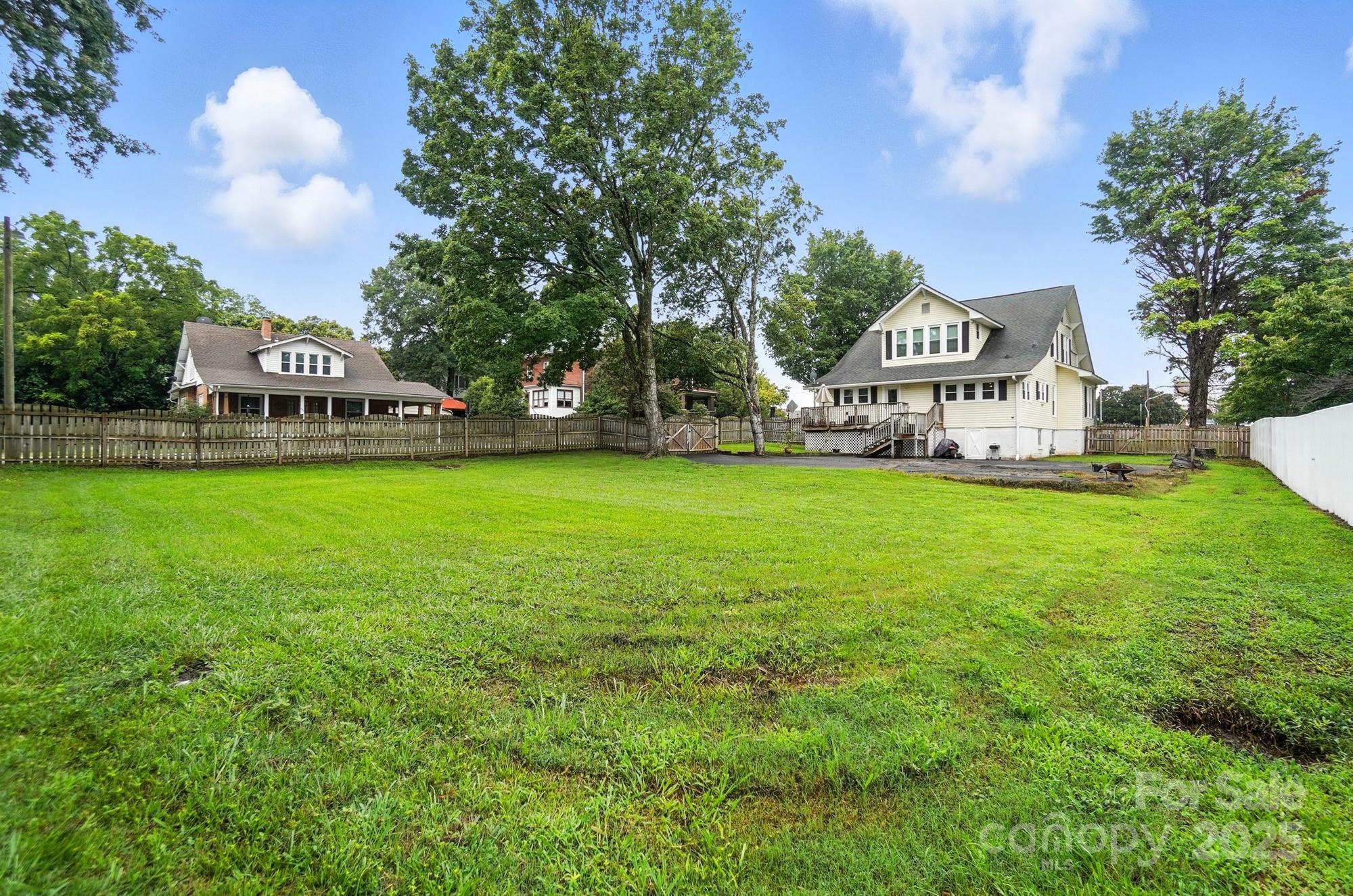 100 N Ridge Avenue N Unit: 100