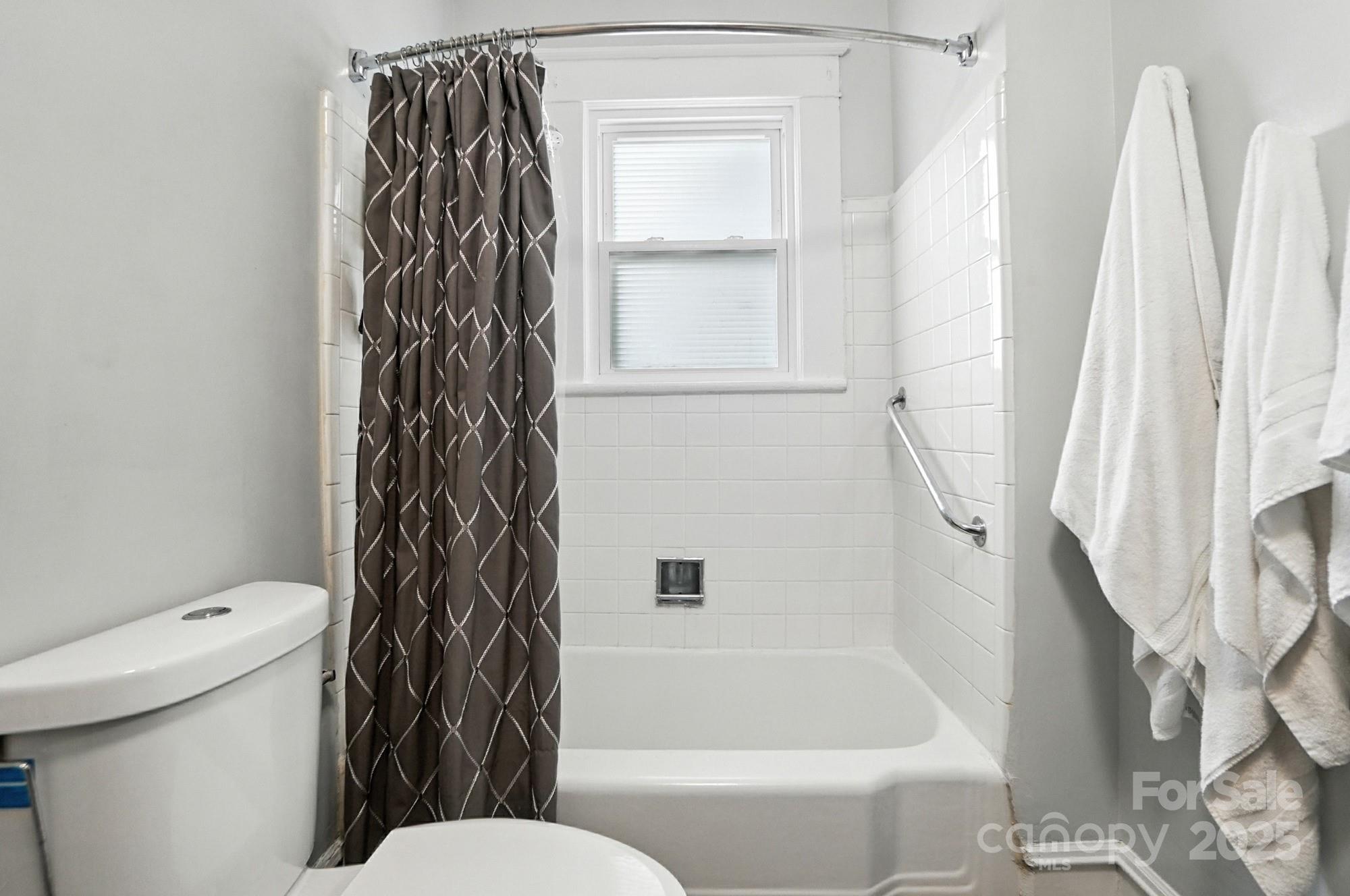 100 N Ridge Avenue N Unit: 100
