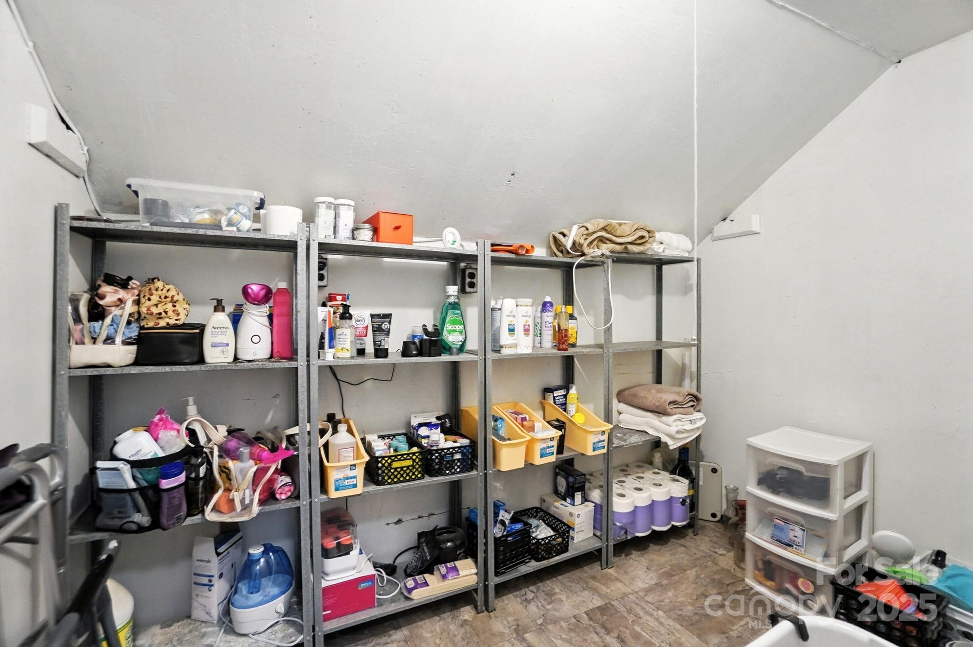 100 N Ridge Avenue N Unit: 100