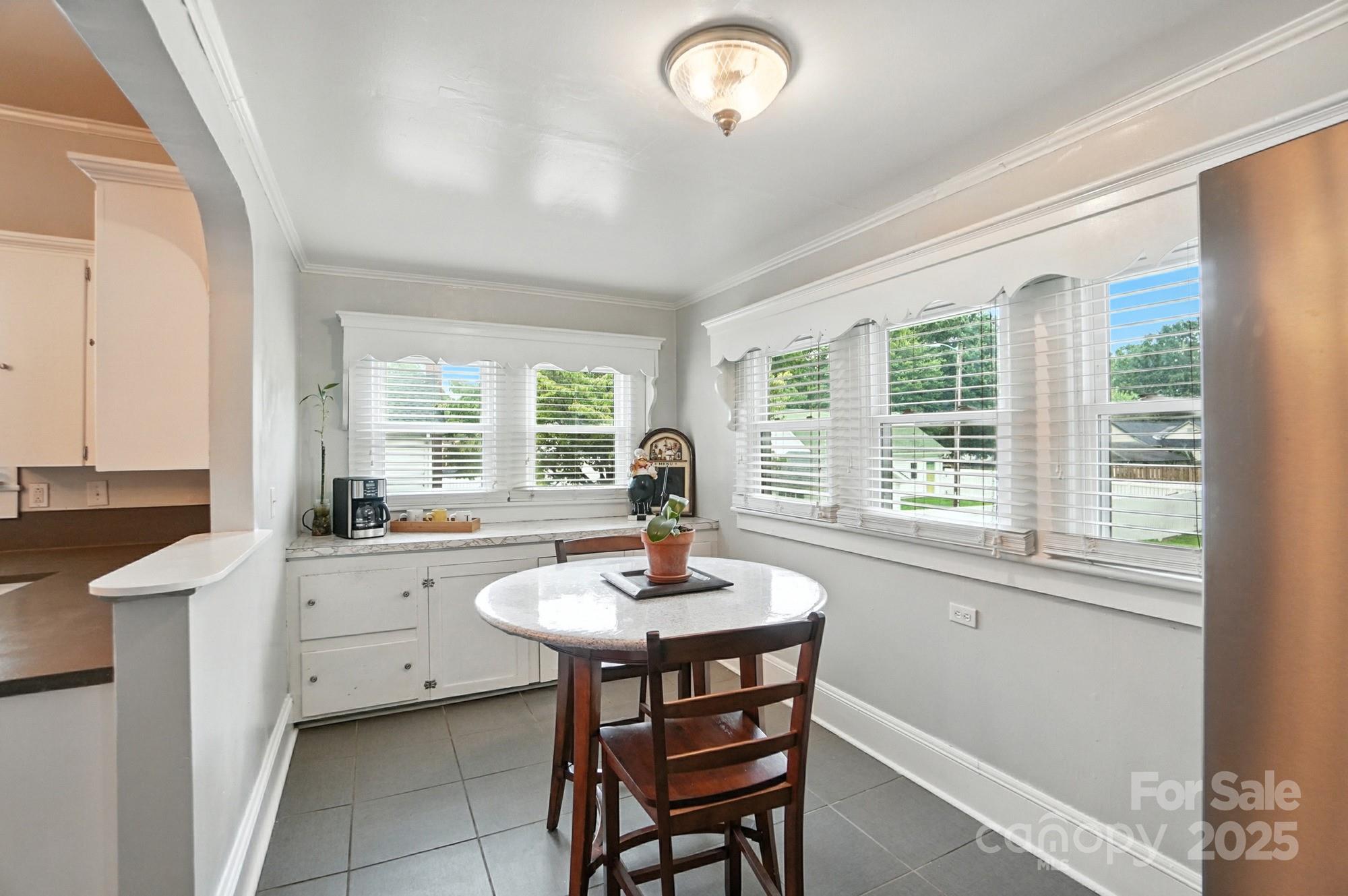 100 N Ridge Avenue N Unit: 100