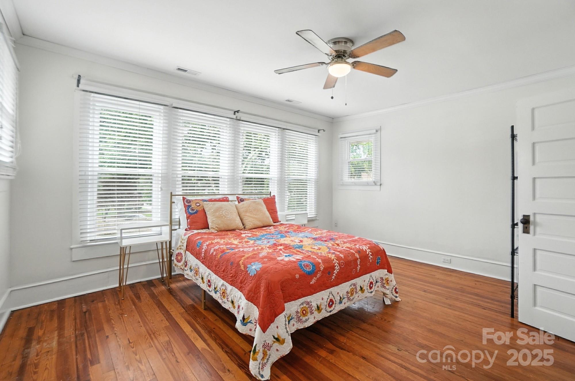 100 N Ridge Avenue N Unit: 100