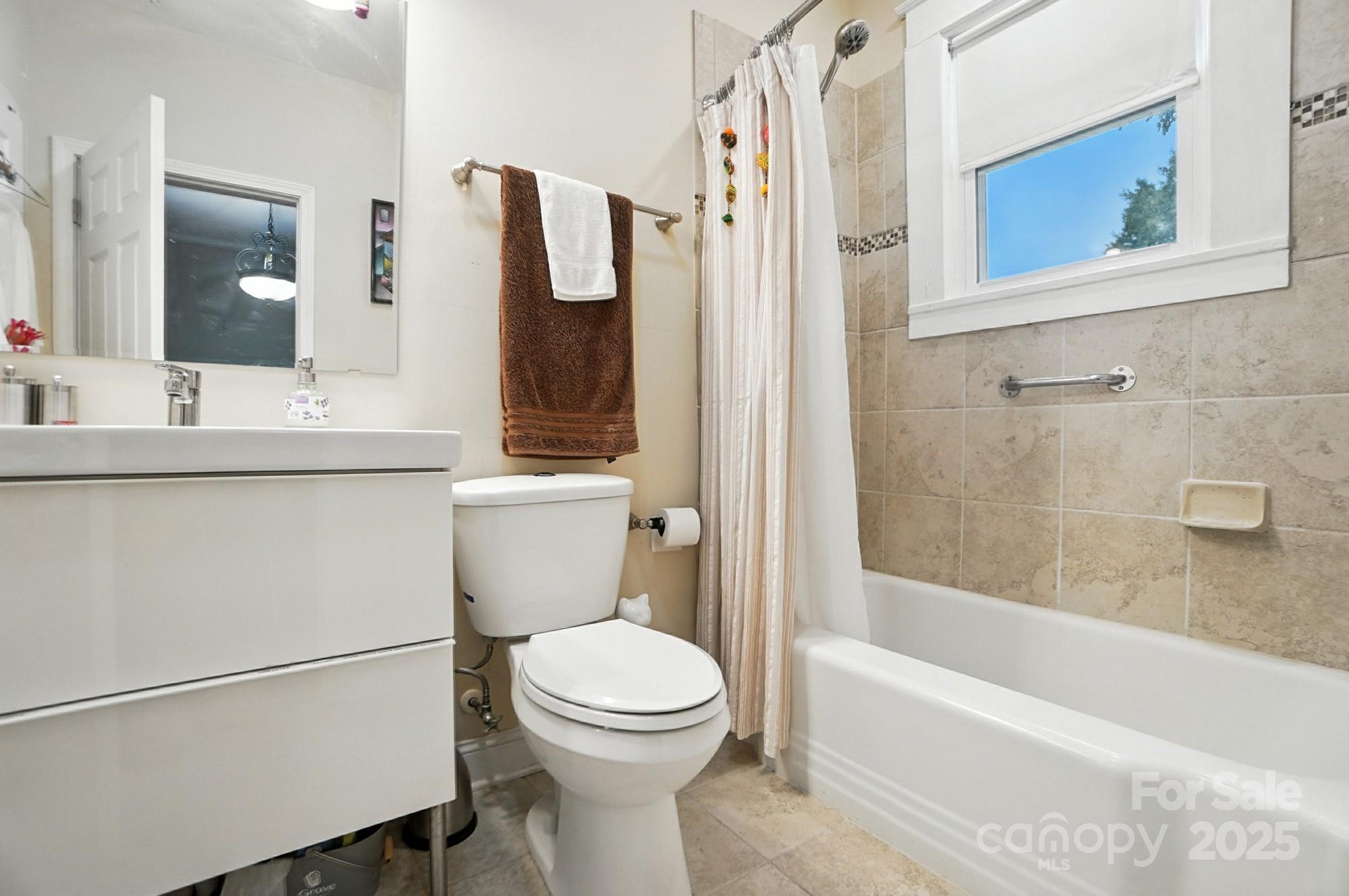 100 N Ridge Avenue N Unit: 100