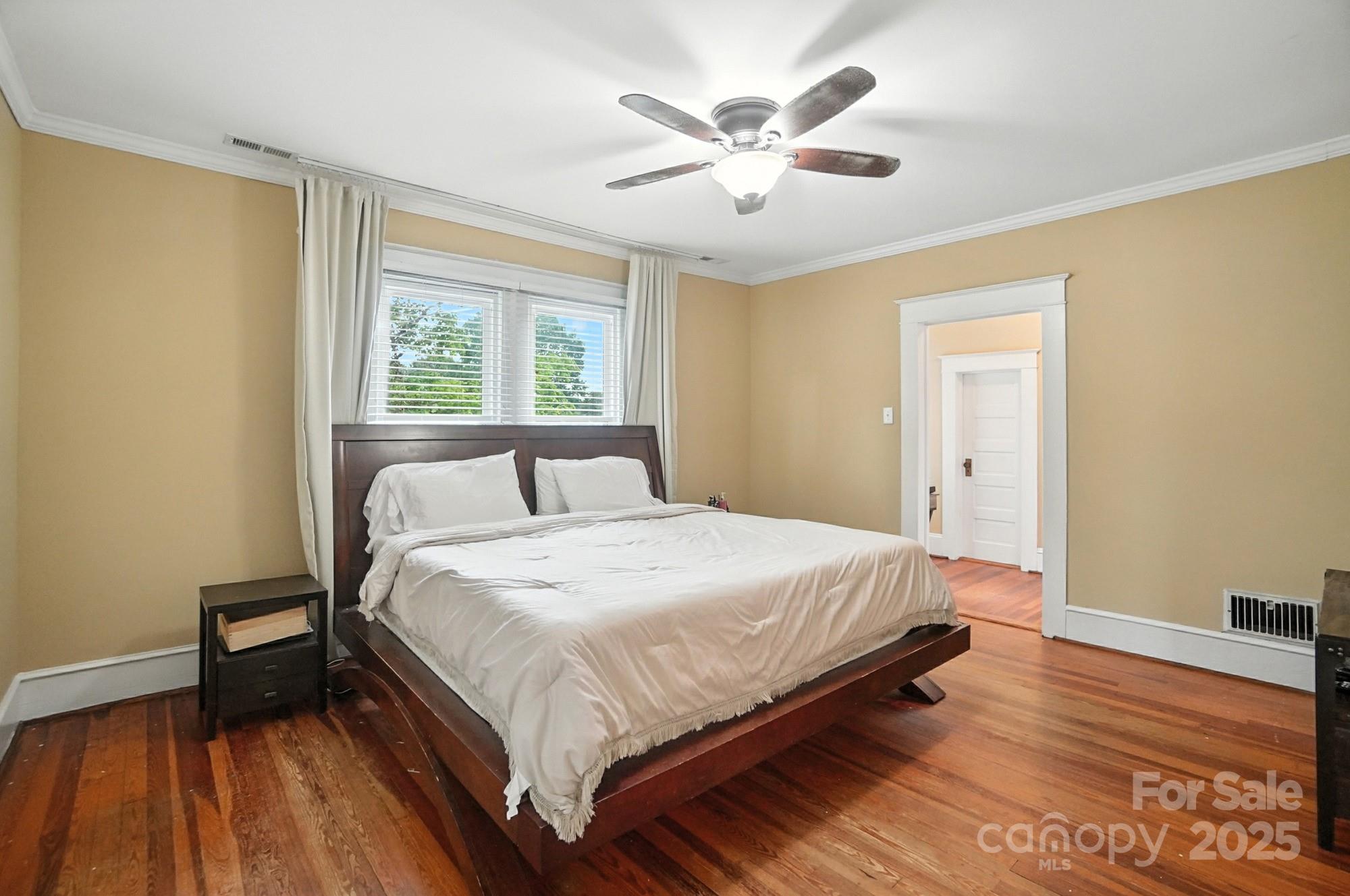 100 N Ridge Avenue N Unit: 100