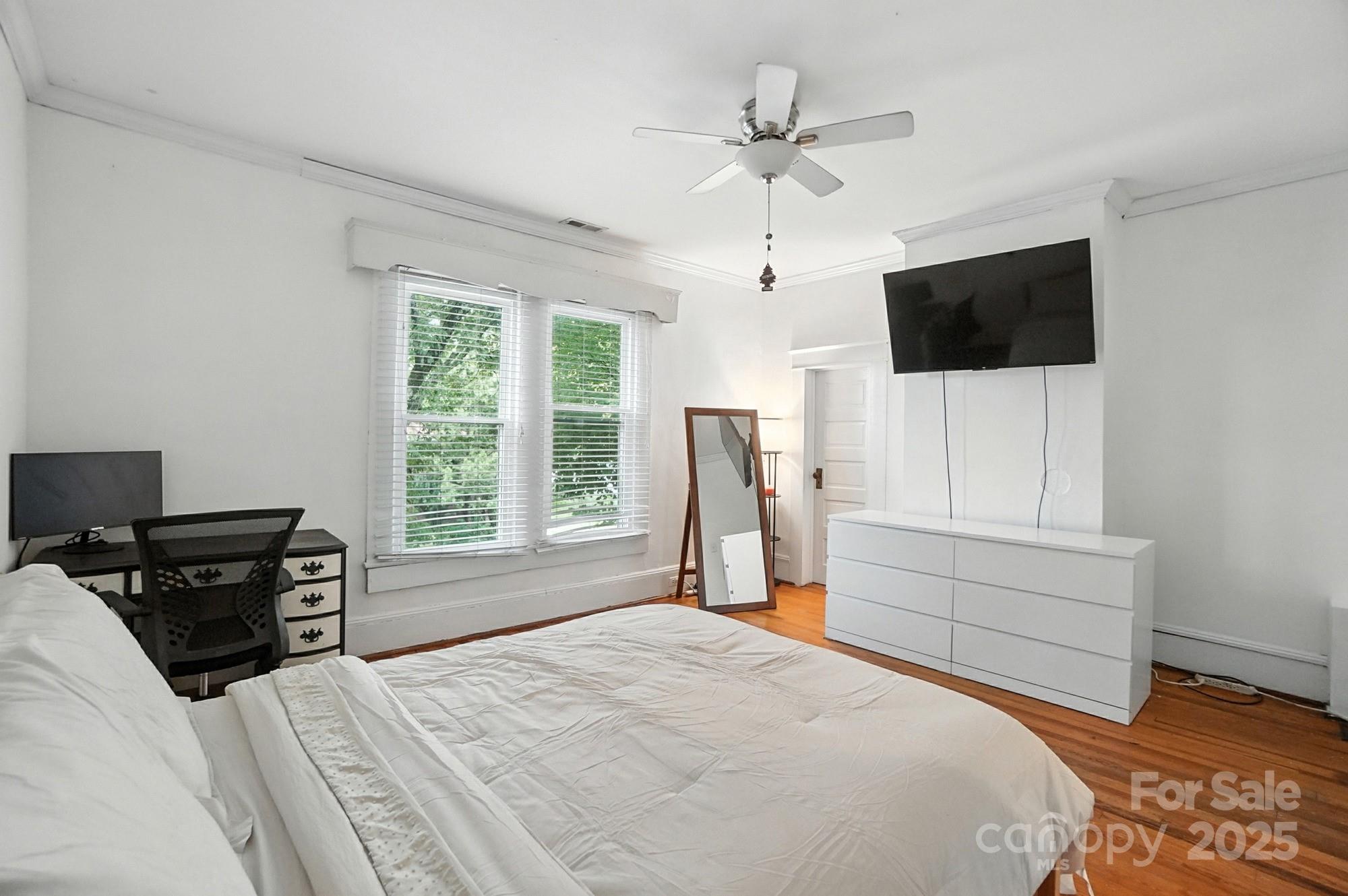 100 N Ridge Avenue N Unit: 100