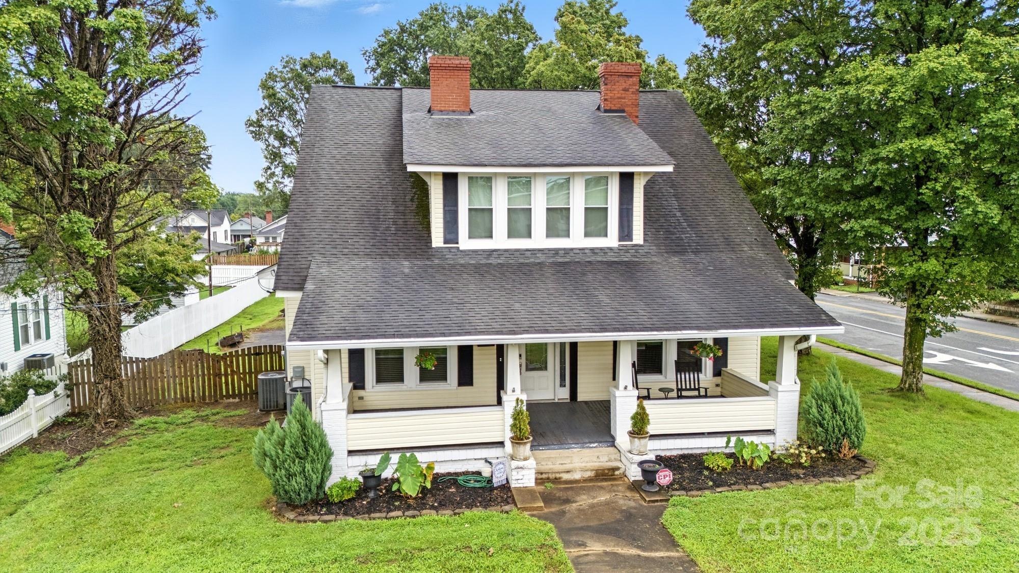 100 N Ridge Avenue N Unit: 100