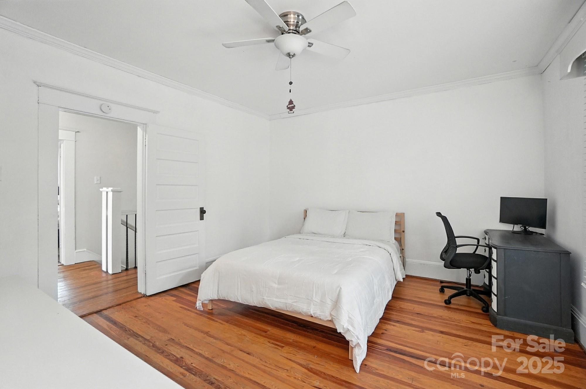 100 N Ridge Avenue N Unit: 100