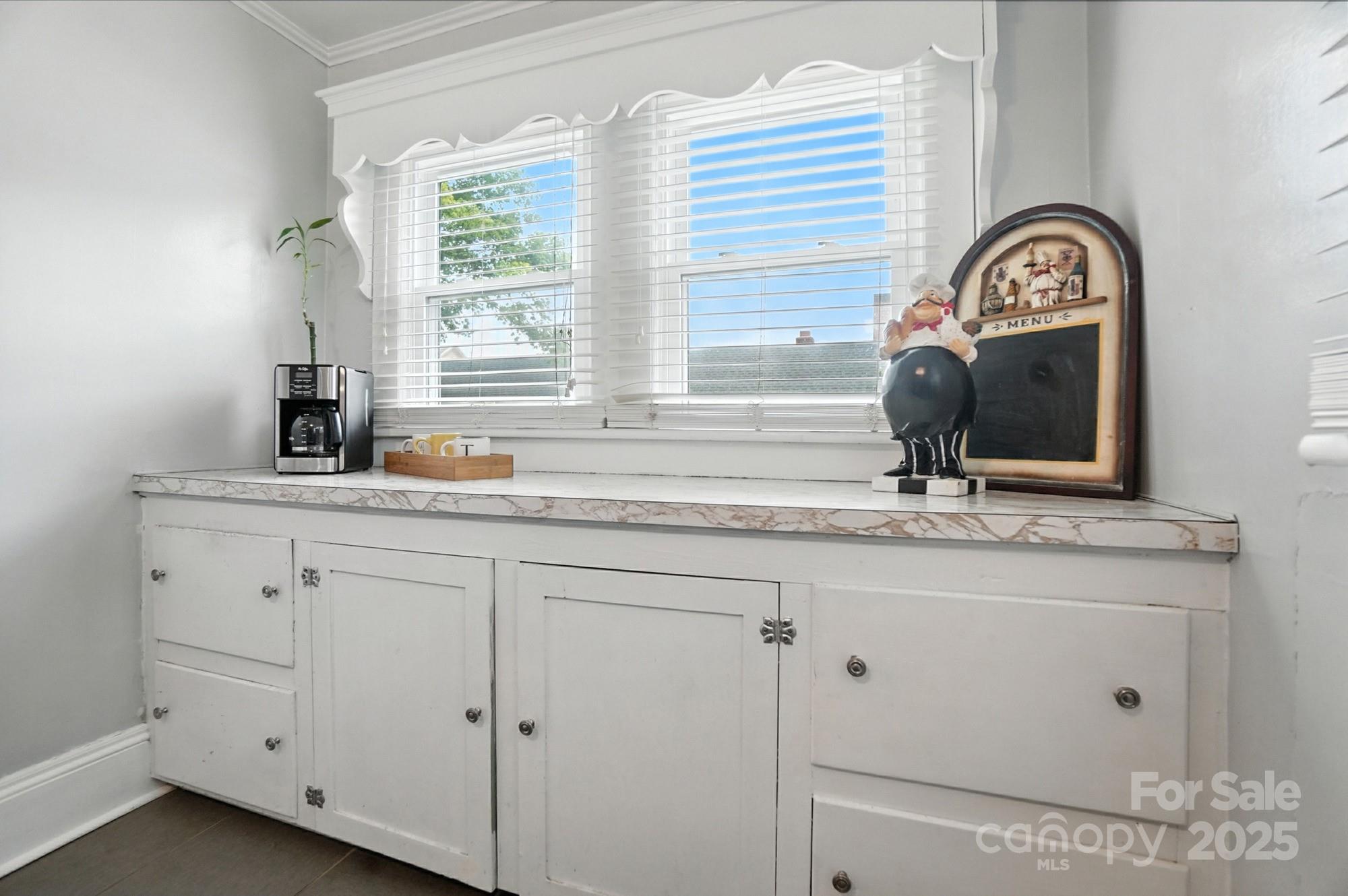100 N Ridge Avenue N Unit: 100