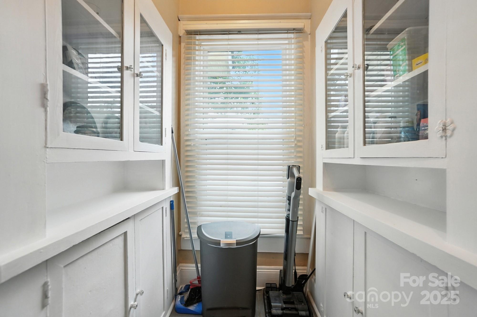 100 N Ridge Avenue N Unit: 100