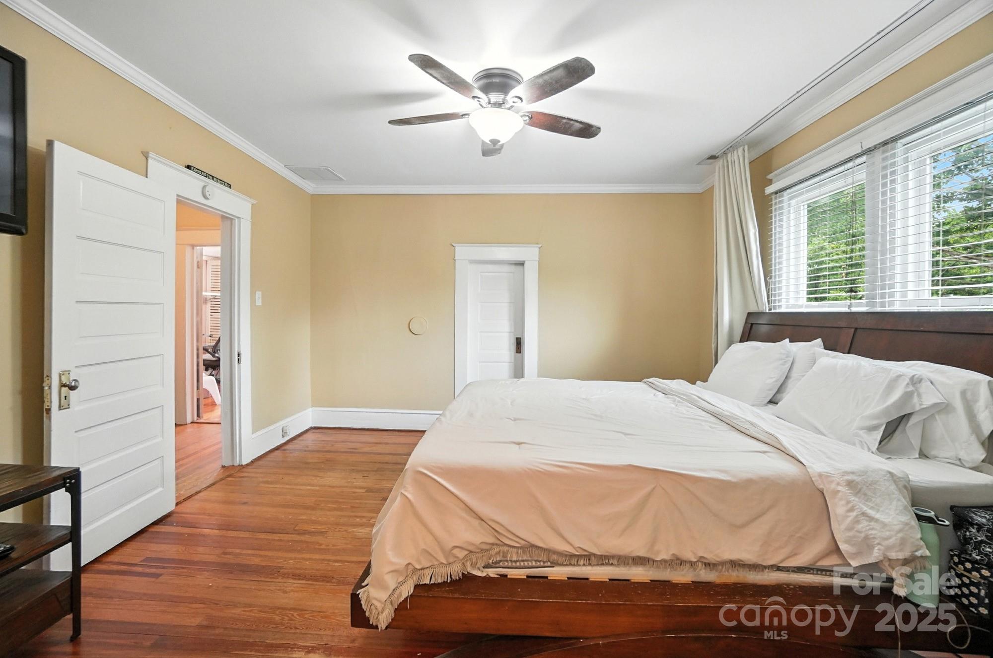 100 N Ridge Avenue N Unit: 100