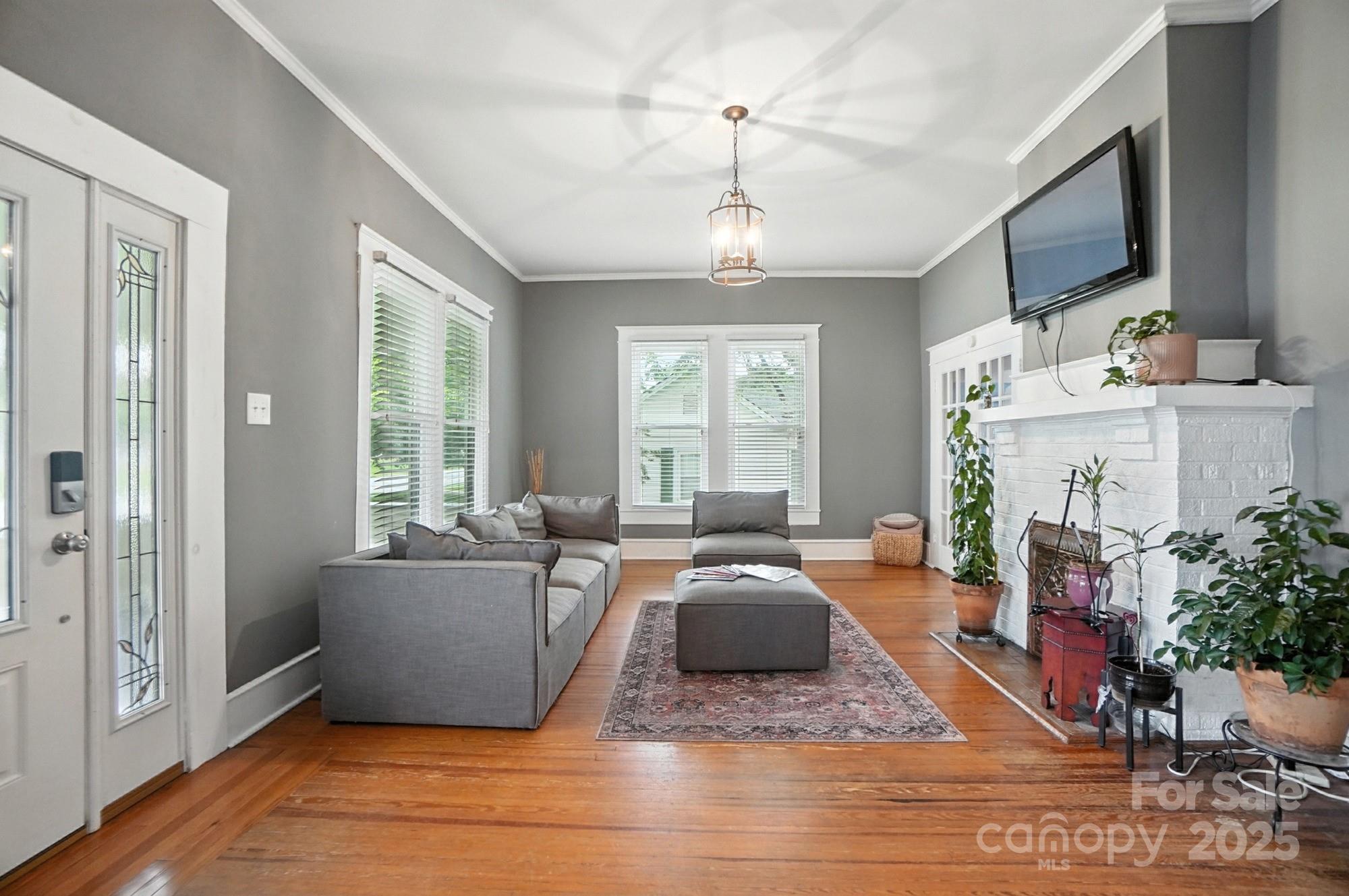 100 N Ridge Avenue N Unit: 100