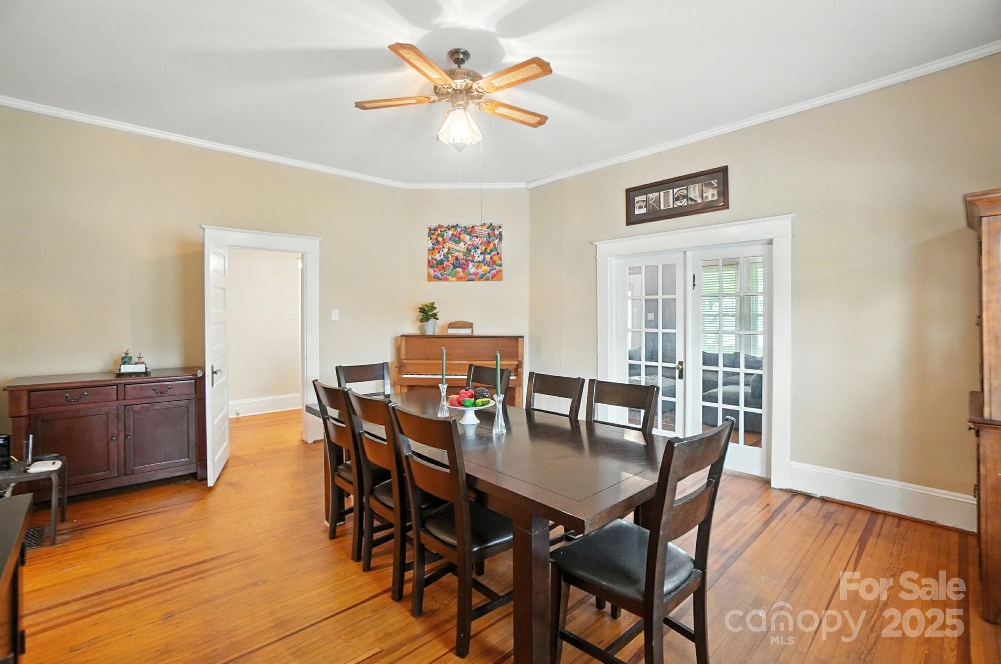 100 N Ridge Avenue N Unit: 100