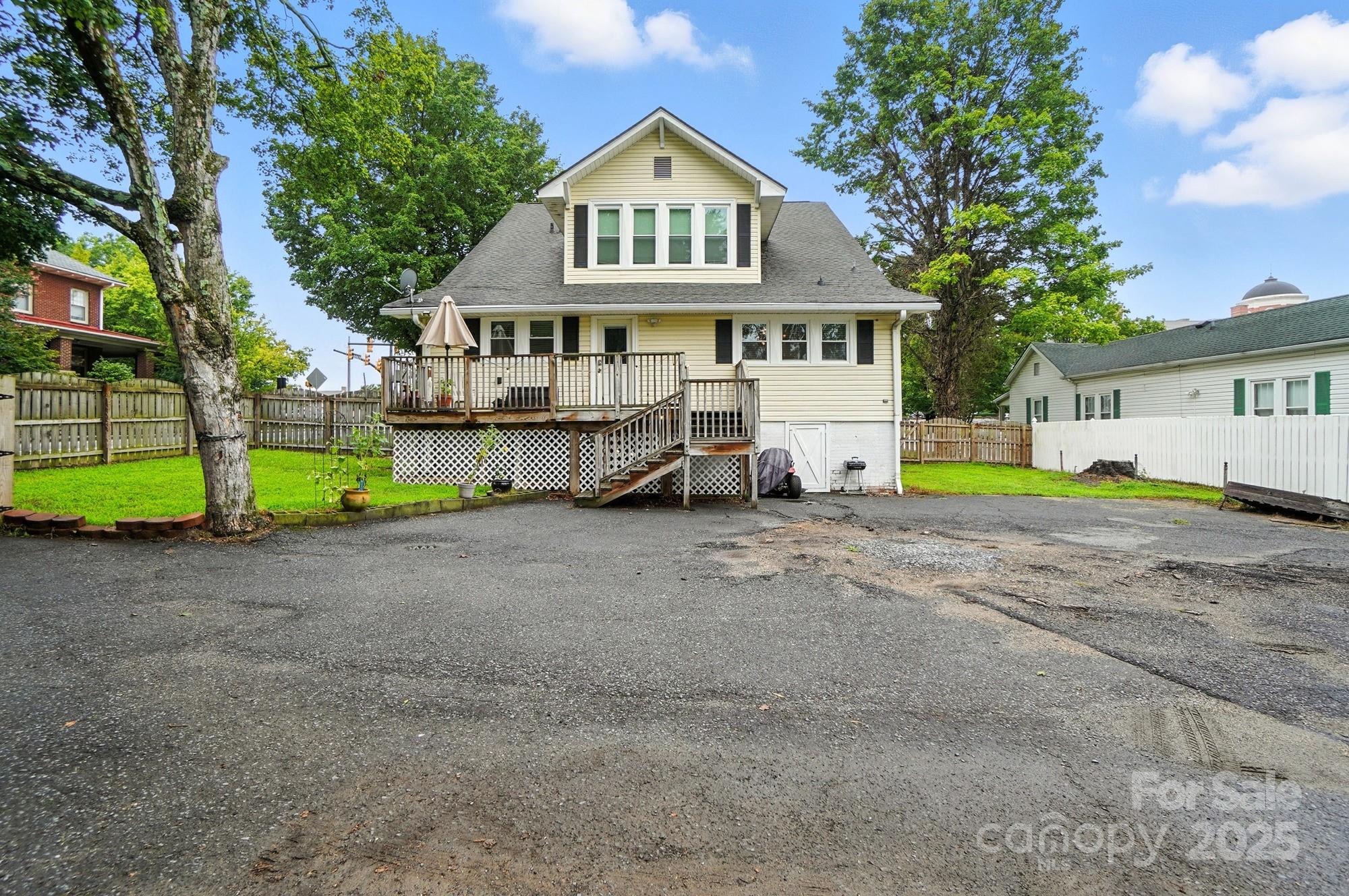 100 N Ridge Avenue N Unit: 100