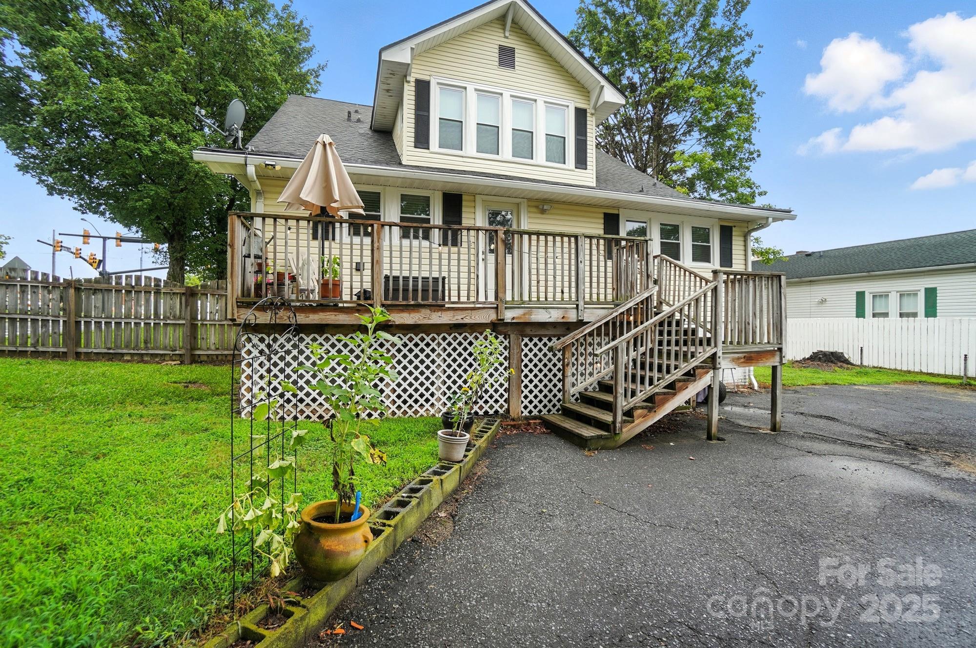 100 N Ridge Avenue N Unit: 100