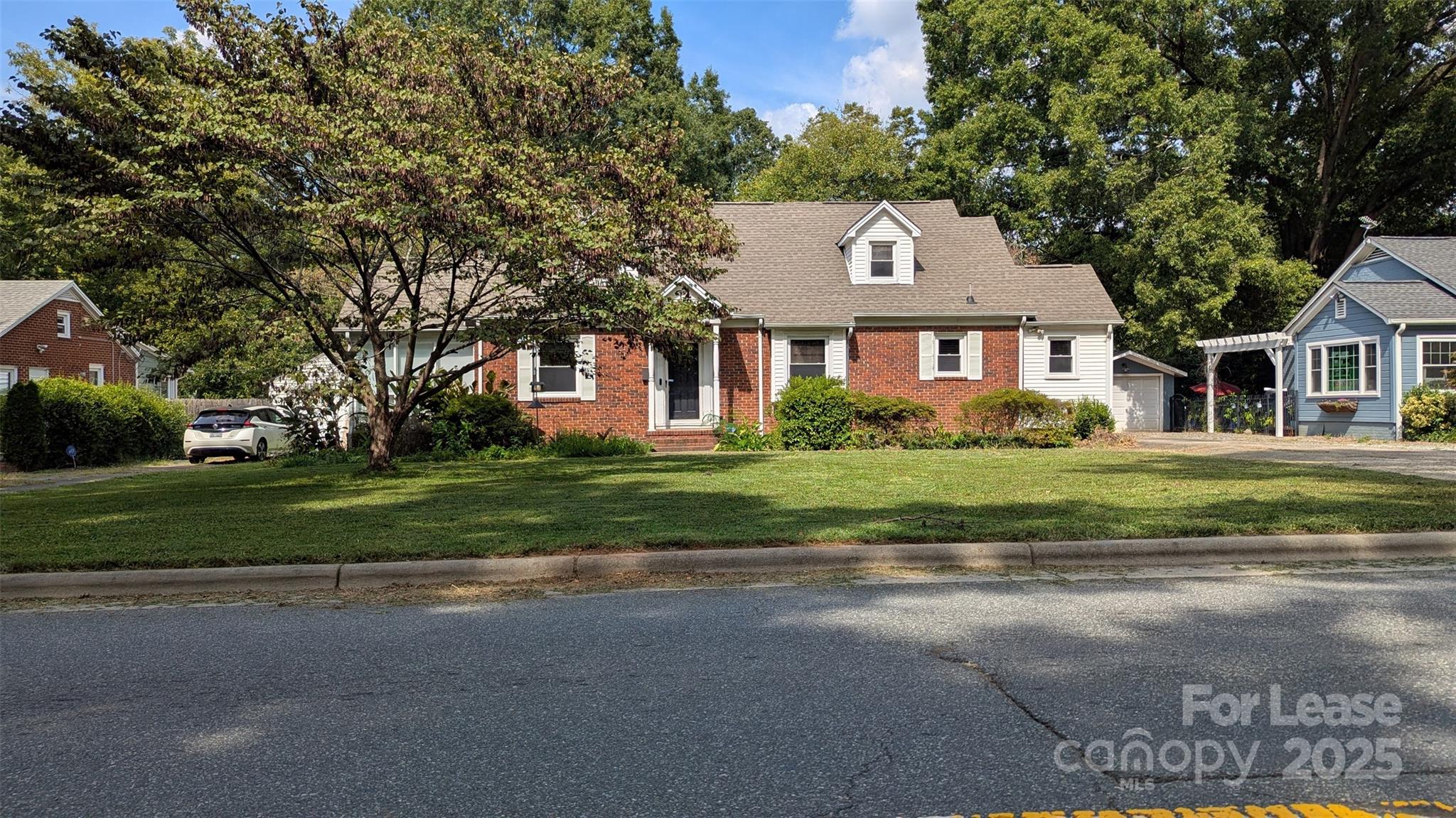 1507 Woodland Drive